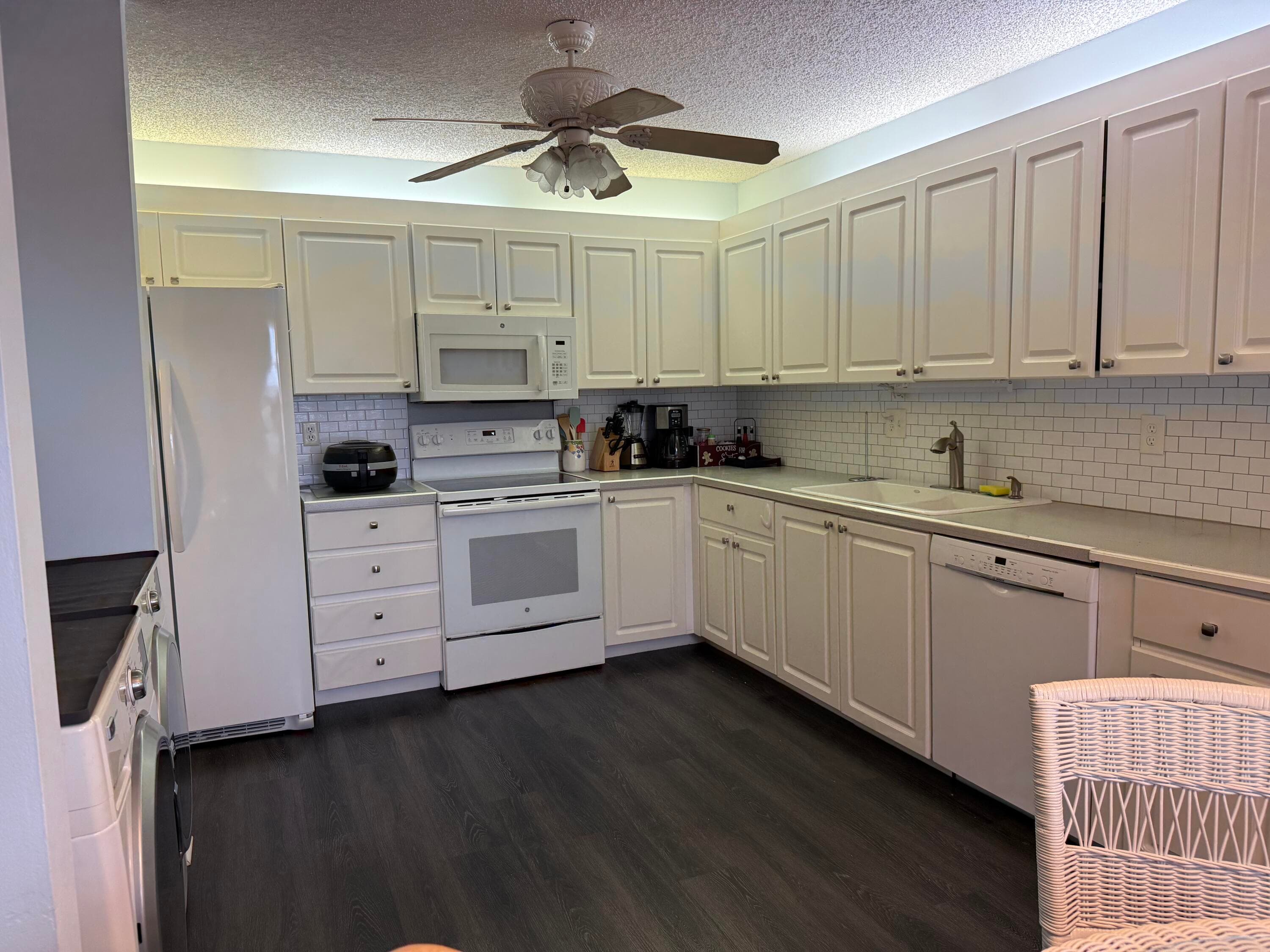 1520 NW 19th Terrace 203, Delray Beach, FL 33445 — photo 2 of 30