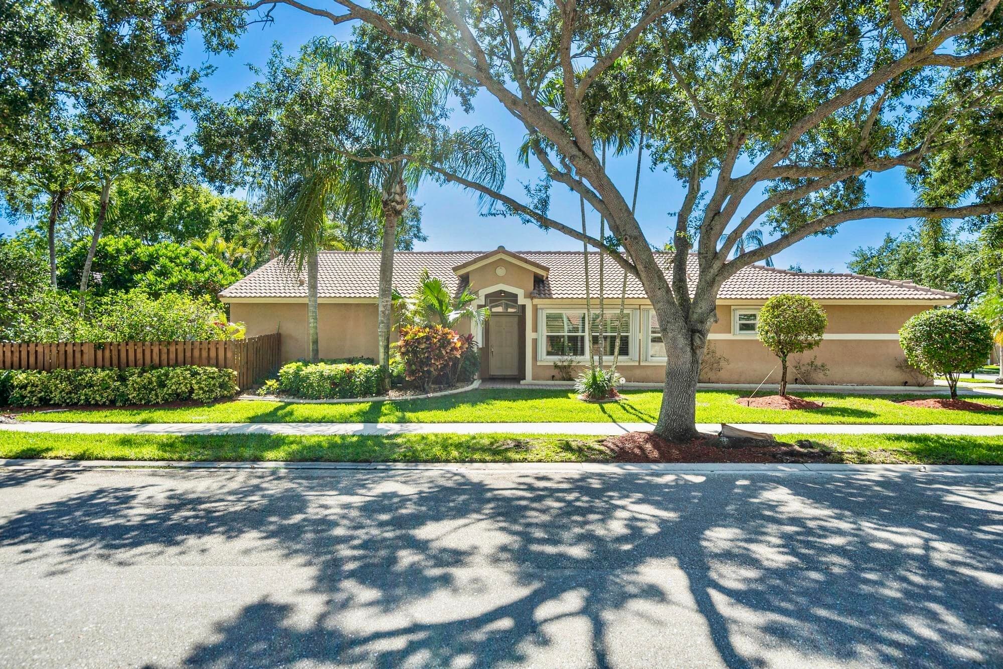 16525 Sapphire Street, Weston, FL 33331 — photo 4 of 27