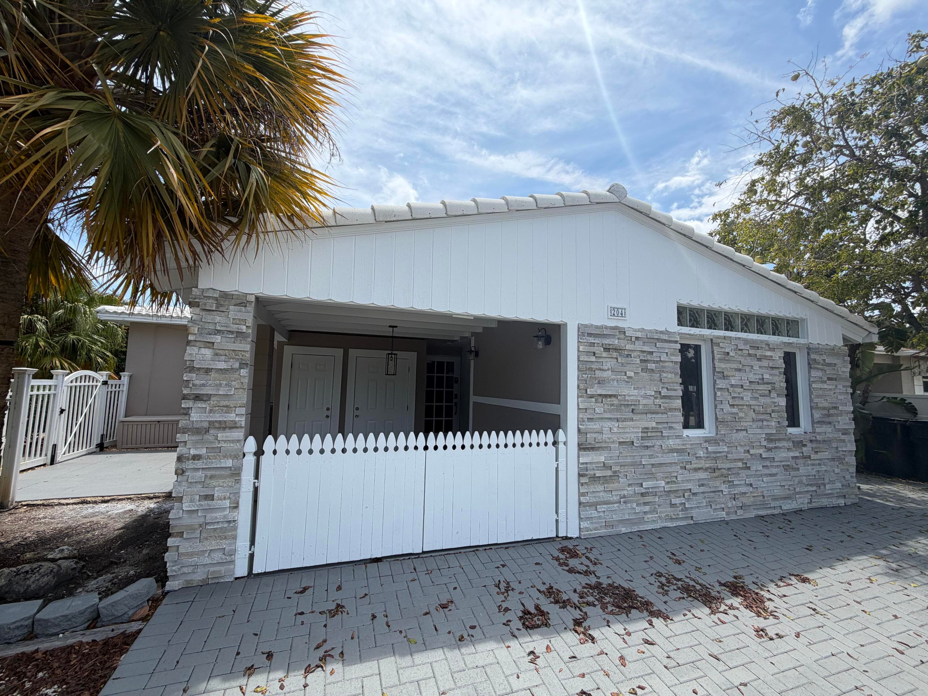 204 S Seacrest Circle, Delray Beach, FL 33444 — photo 3 of 31