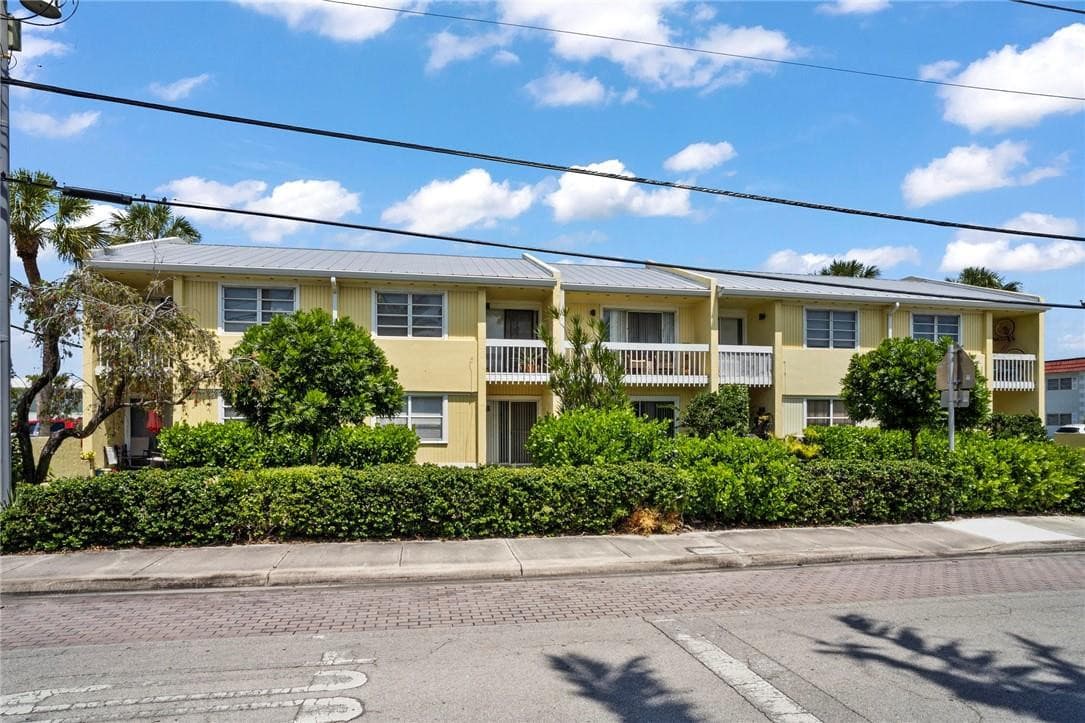 2121 NE 36th Street 2121, Lighthouse Point, FL 33064 — photo 1 of 18