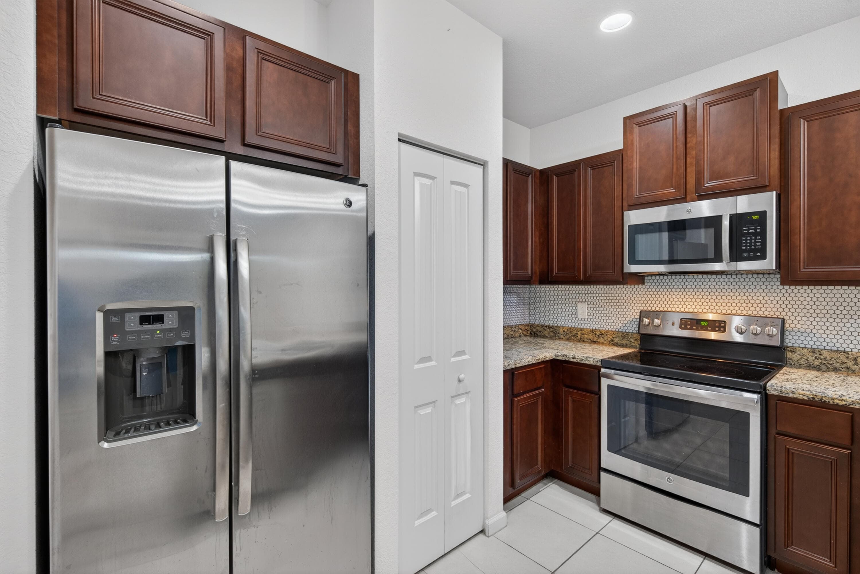 4234 N Dixie Highway 122, Oakland Park, FL 33334 — photo 7 of 44