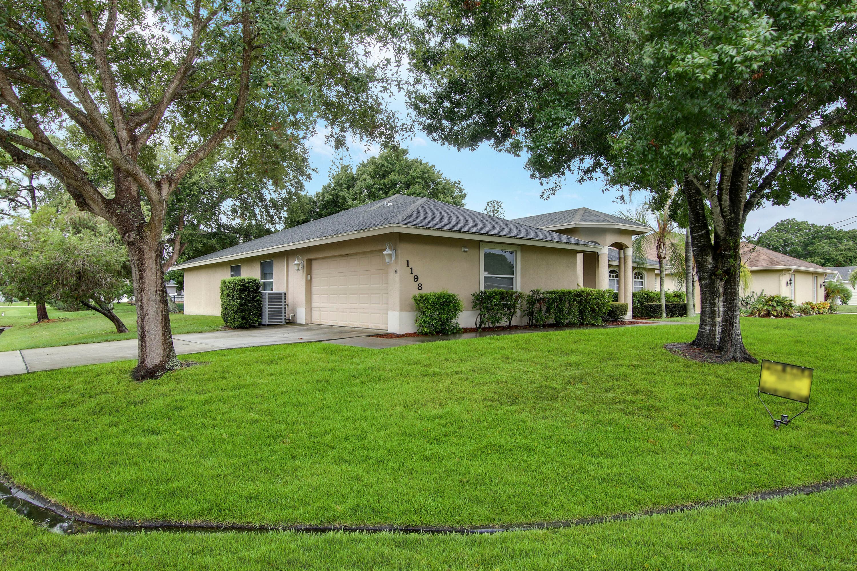 1198 SE Petunia Avenue, Port St. Lucie, FL 34952 — photo 7 of 35