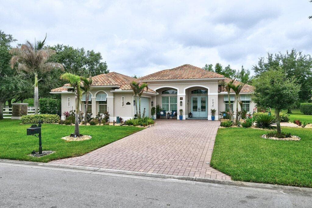 8260 Meredith Place, Vero Beach, FL 32968 — photo 2 of 53