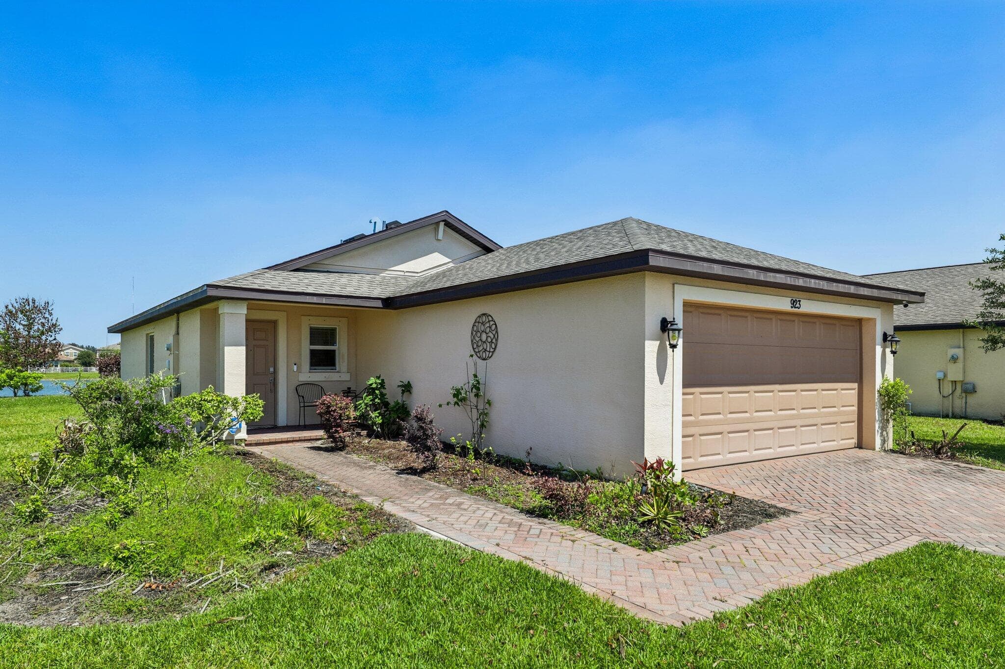 923 Bent Creek Drive, Fort Pierce, FL 34947 — photo 2 of 31