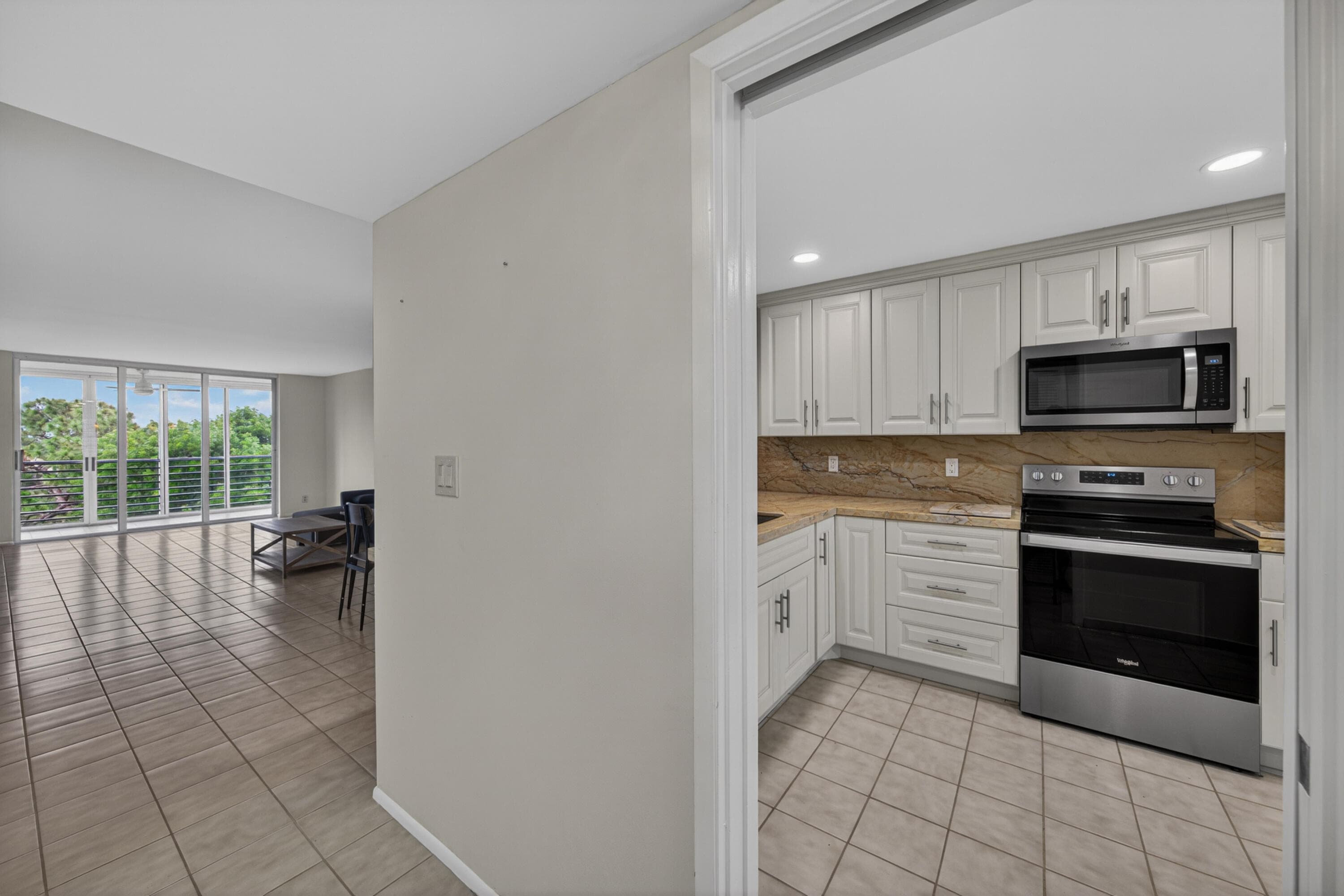 3503 Oaks Way 505, Pompano Beach, FL 33069 — photo 3 of 34