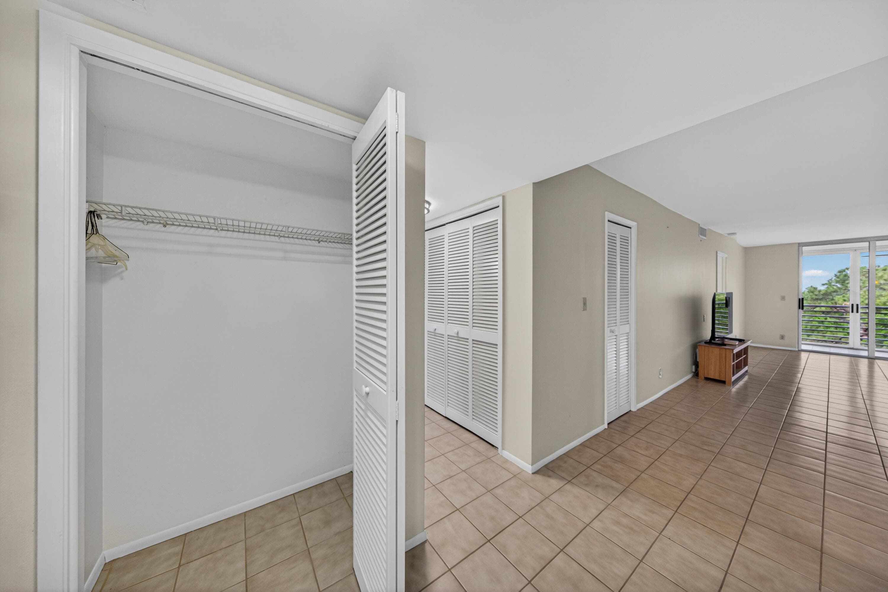 3503 Oaks Way 505, Pompano Beach, FL 33069 — photo 2 of 34