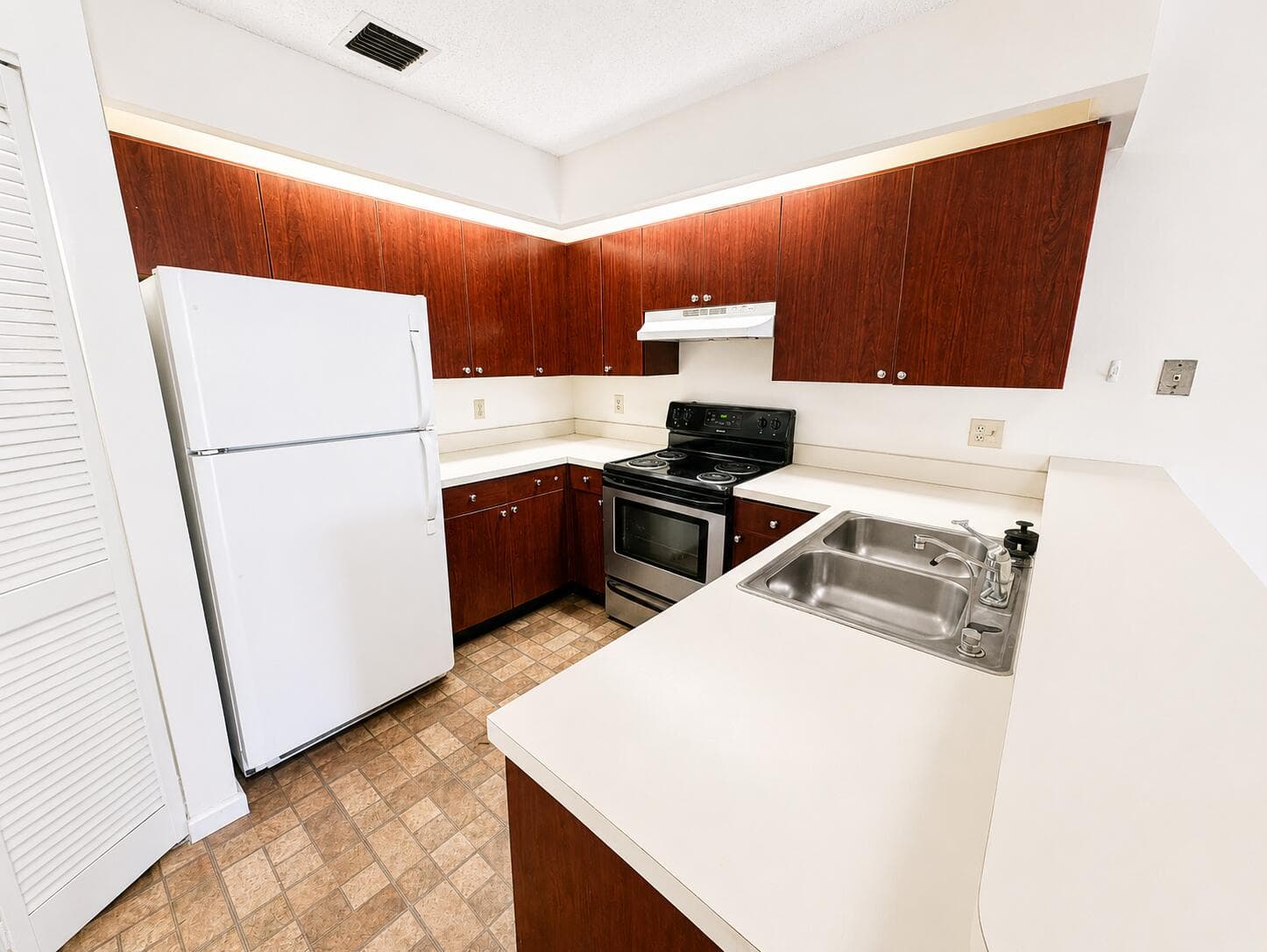 7111 Sportsmans Drive, North Lauderdale, FL 33068 — photo 5 of 16