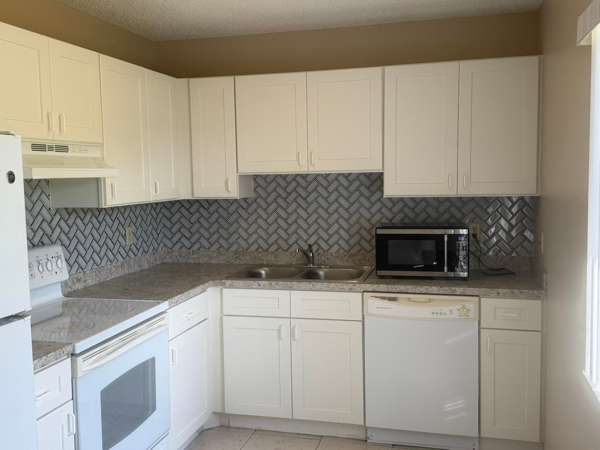 1131 SE Parrish Court, Port St. Lucie, FL 34952 — photo 4 of 5
