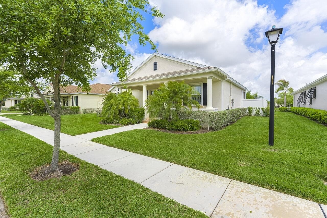 7218 E Village Square, Vero Beach, FL 32966 — photo 2 of 35