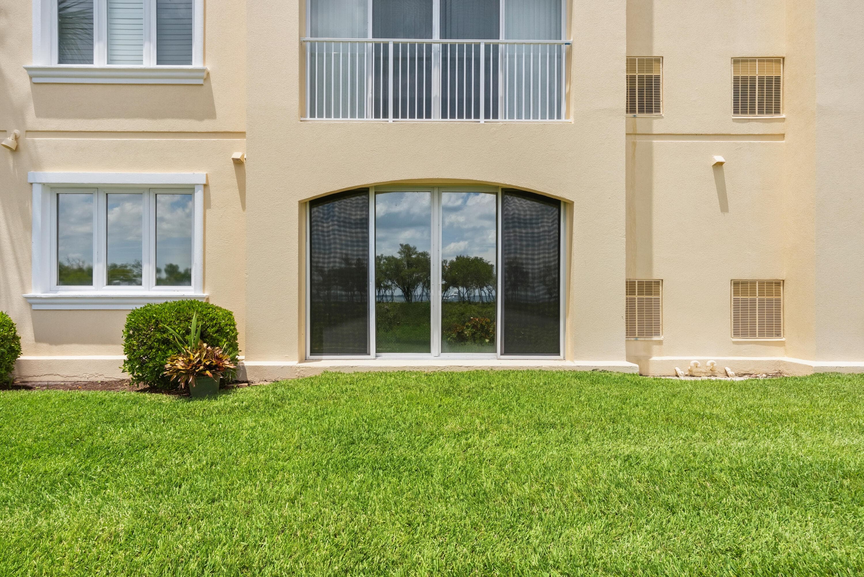 24 Harbour Isle Drive W 106, Fort Pierce, FL 34949 — photo 34 of 46