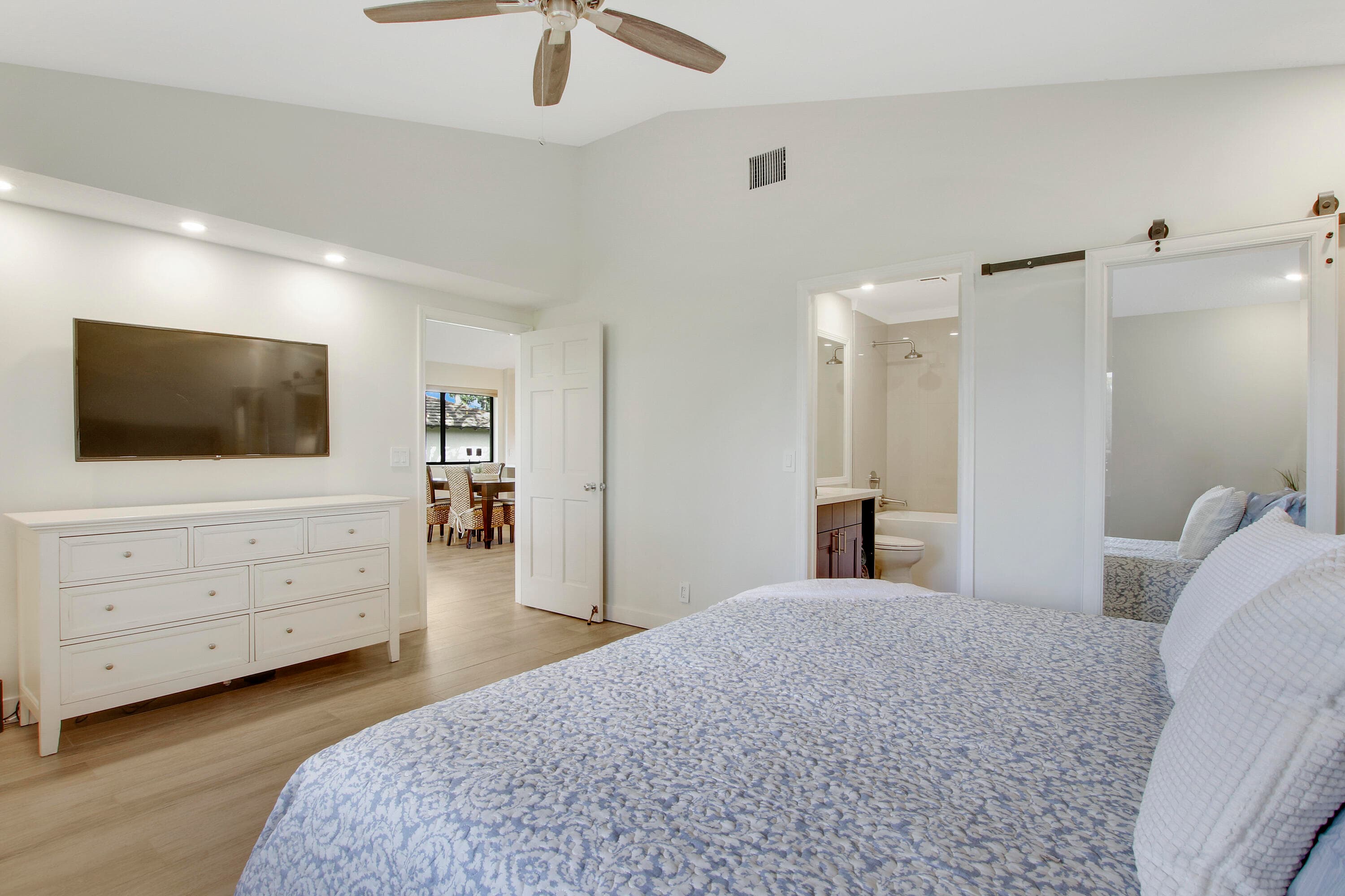 533 Club Drive, Palm Beach Gardens, FL 33418 — photo 3 of 26