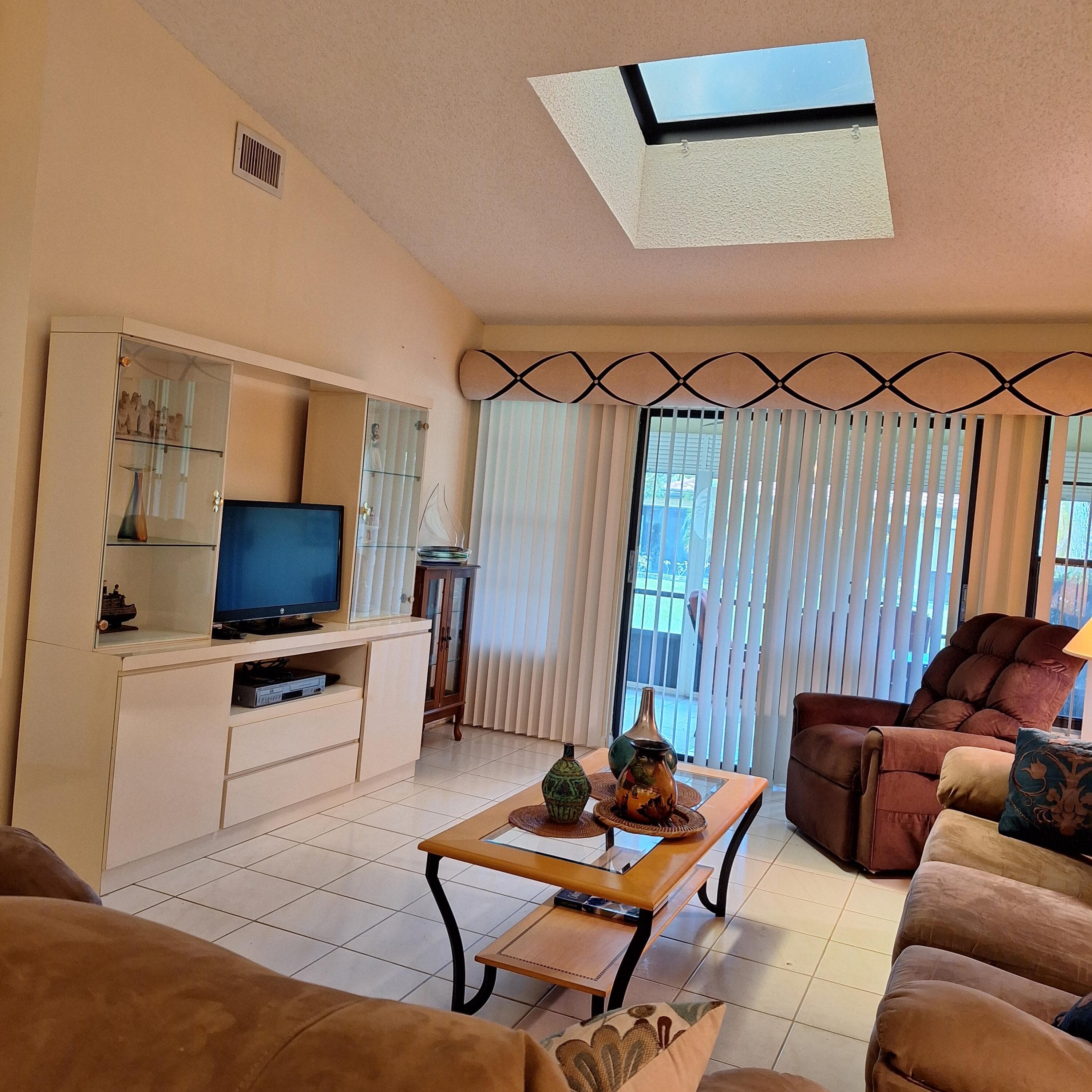 10110 Andrea Lane A, Boynton Beach, FL 33437 — photo 3 of 44