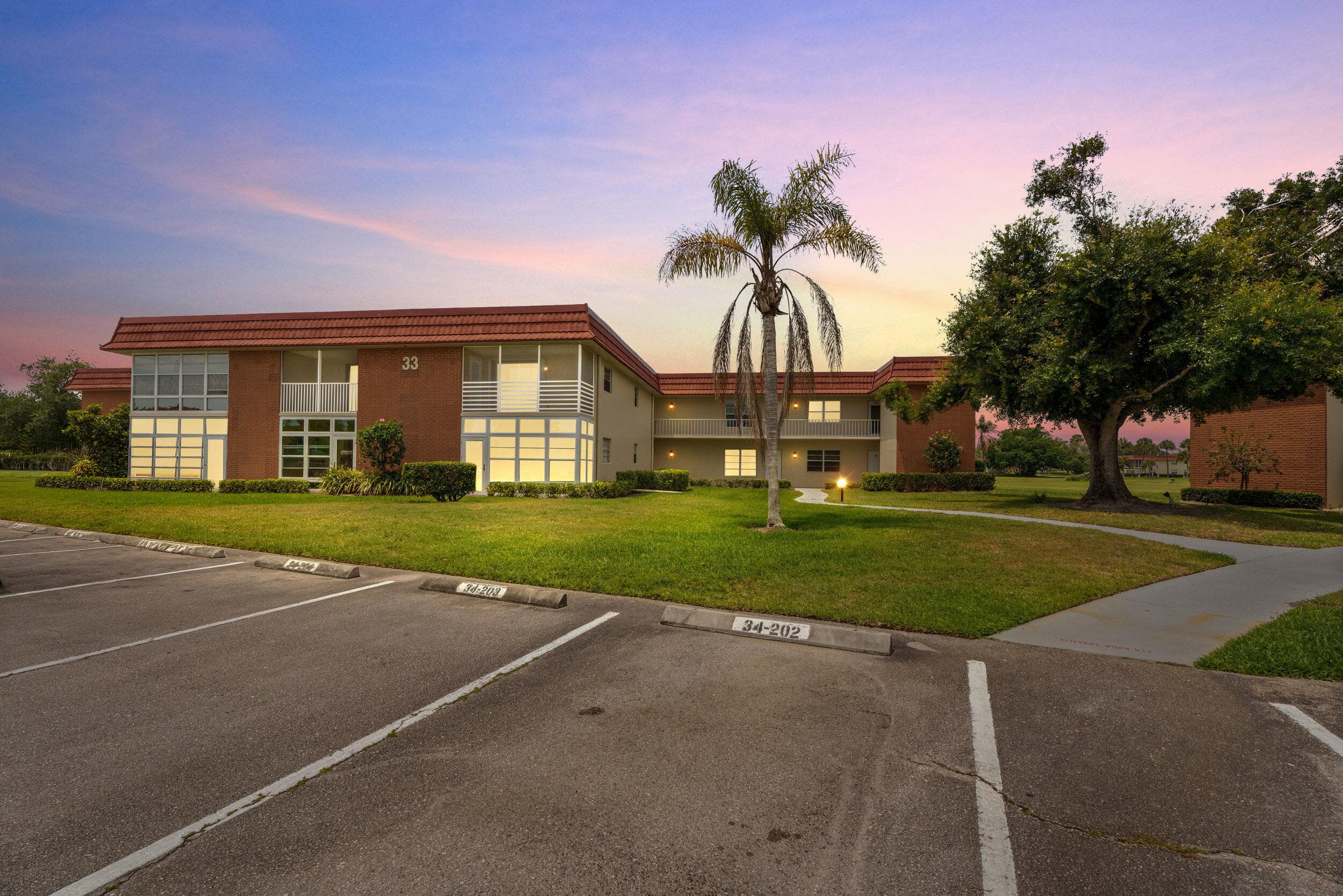 33 Pine Arbor Lane 102, Vero Beach, FL 32962 — photo 1 of 33