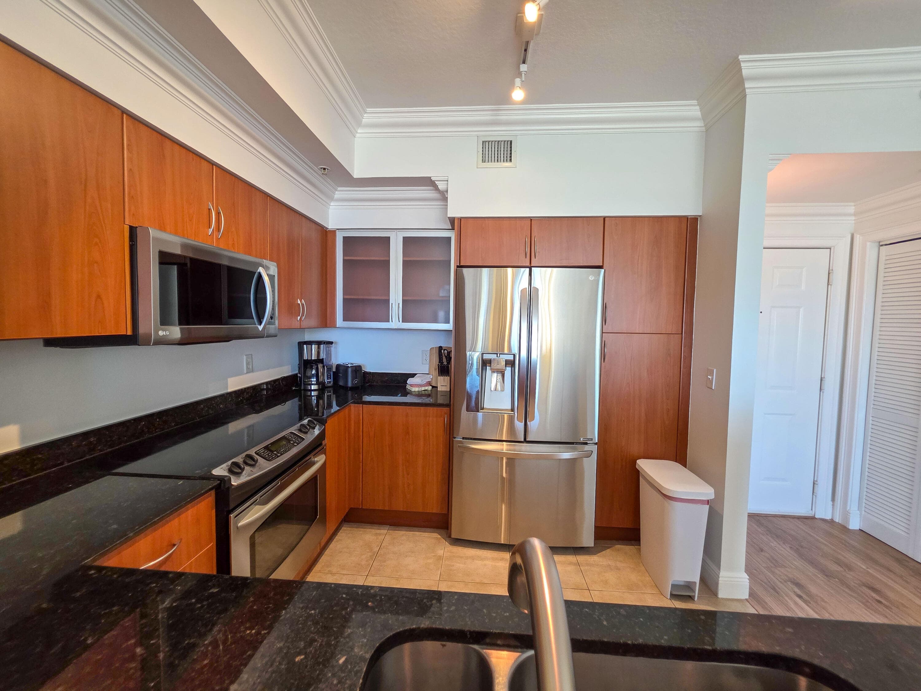 806 E Windward Way 323, Lantana, FL 33462 — photo 10 of 43