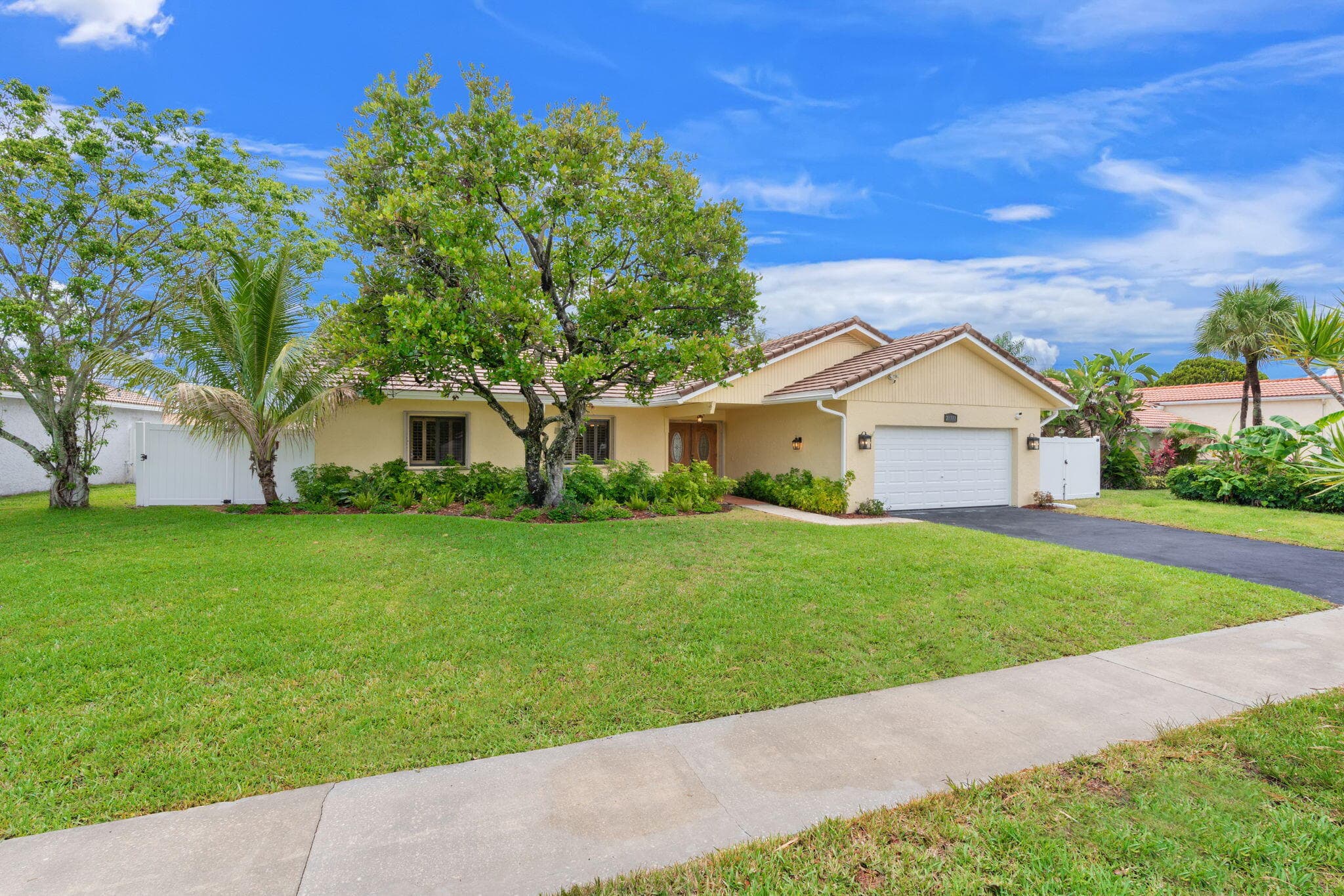 21111 Escondido Way, Boca Raton, FL 33433 — photo 28 of 47