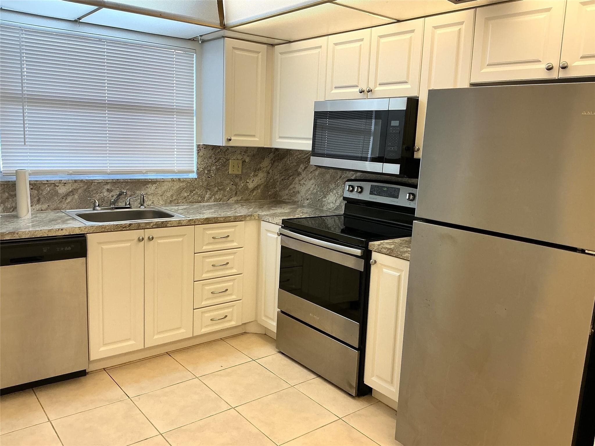 9481 Sunrise Lakes Boulevard 102, Sunrise, FL 33322 — photo 3 of 41
