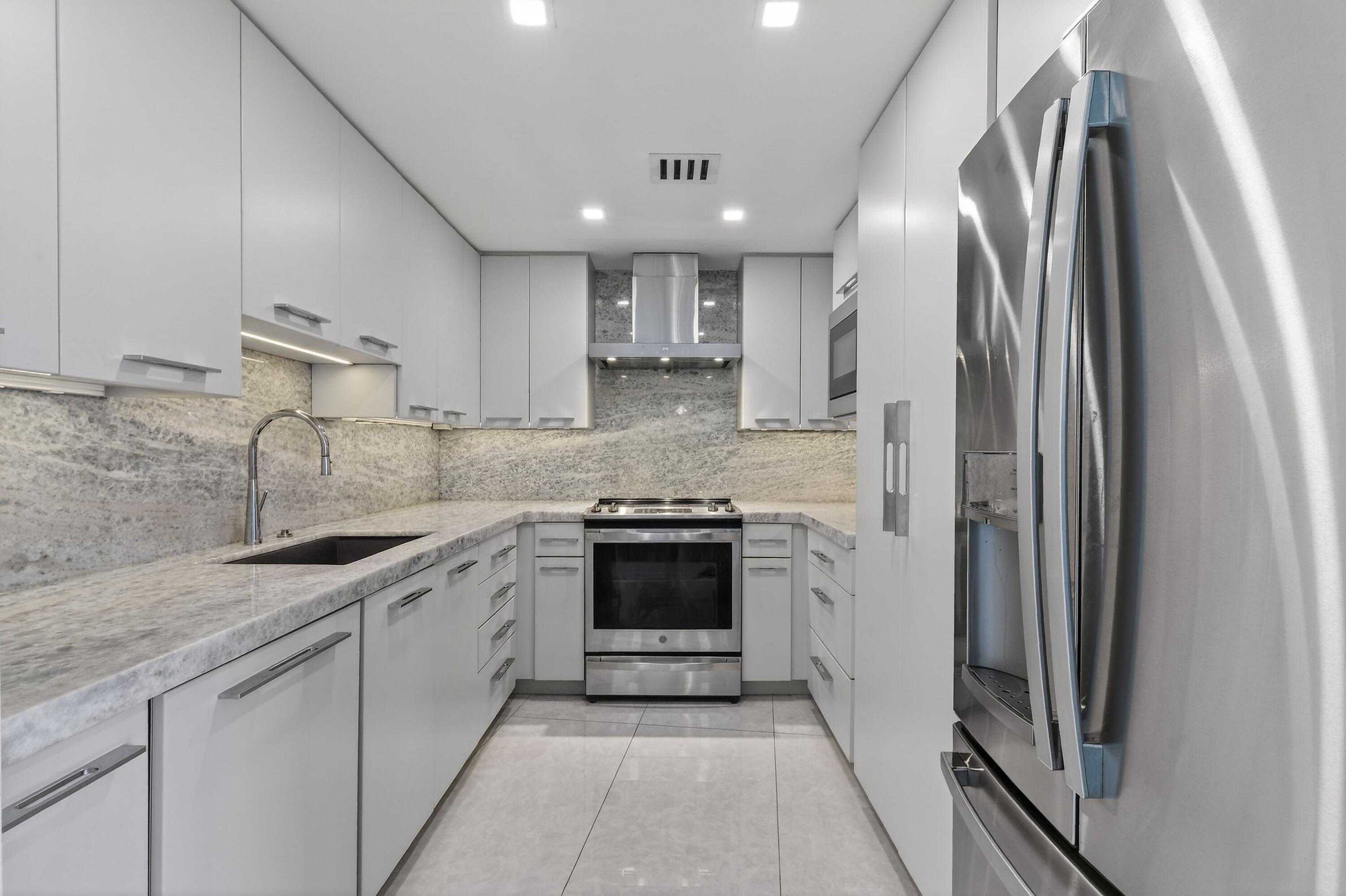 2774 S Ocean Boulevard 704, Palm Beach, FL 33480 — photo 19 of 76
