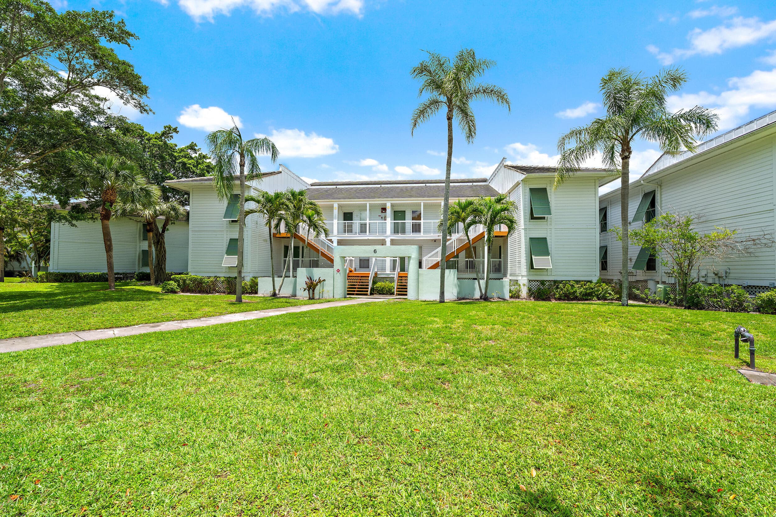261 Cypress Point Drive, Palm Beach Gardens, FL 33418 — photo 5 of 18