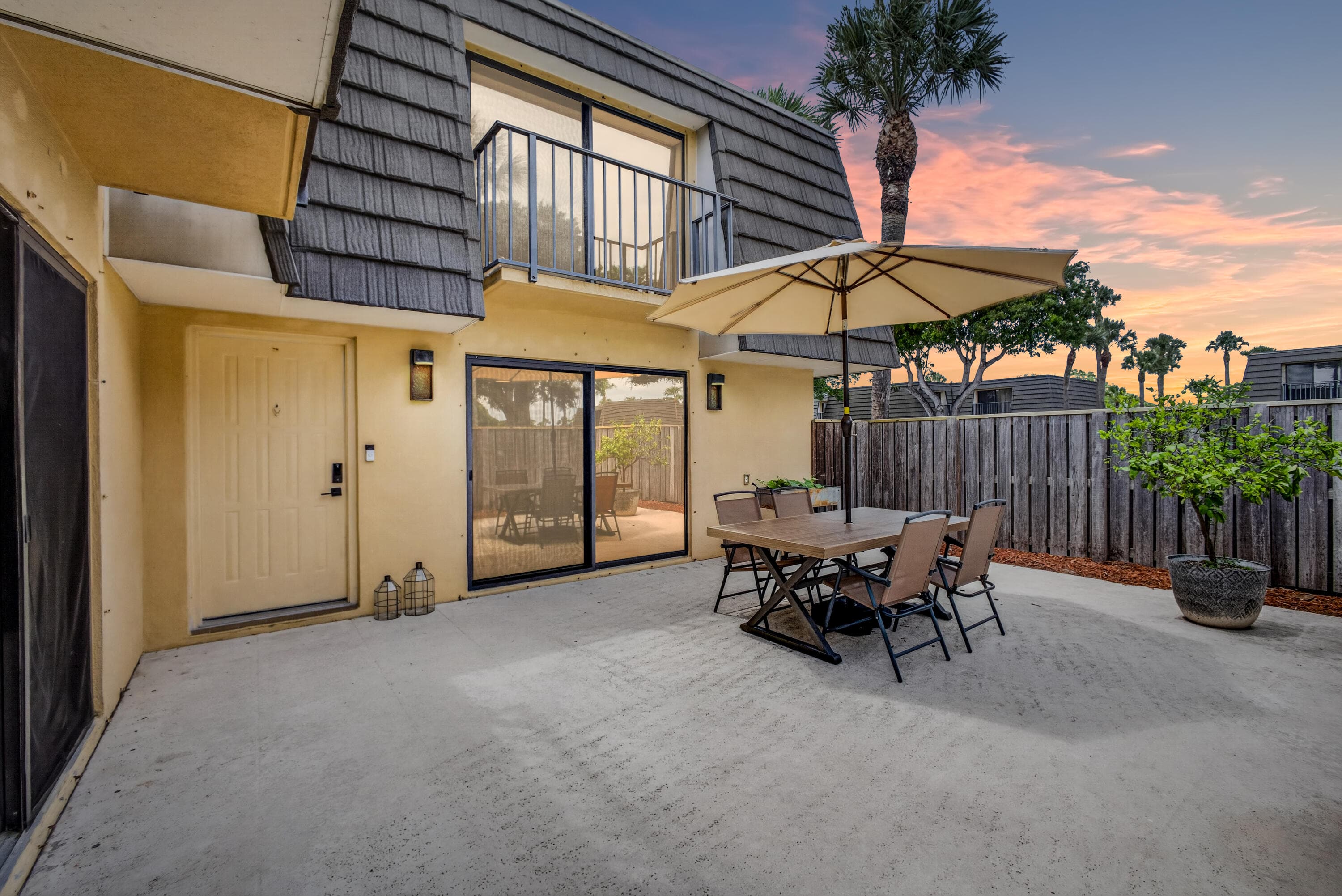 801 8th Way, West Palm Beach, FL 33407 — photo 1 of 27