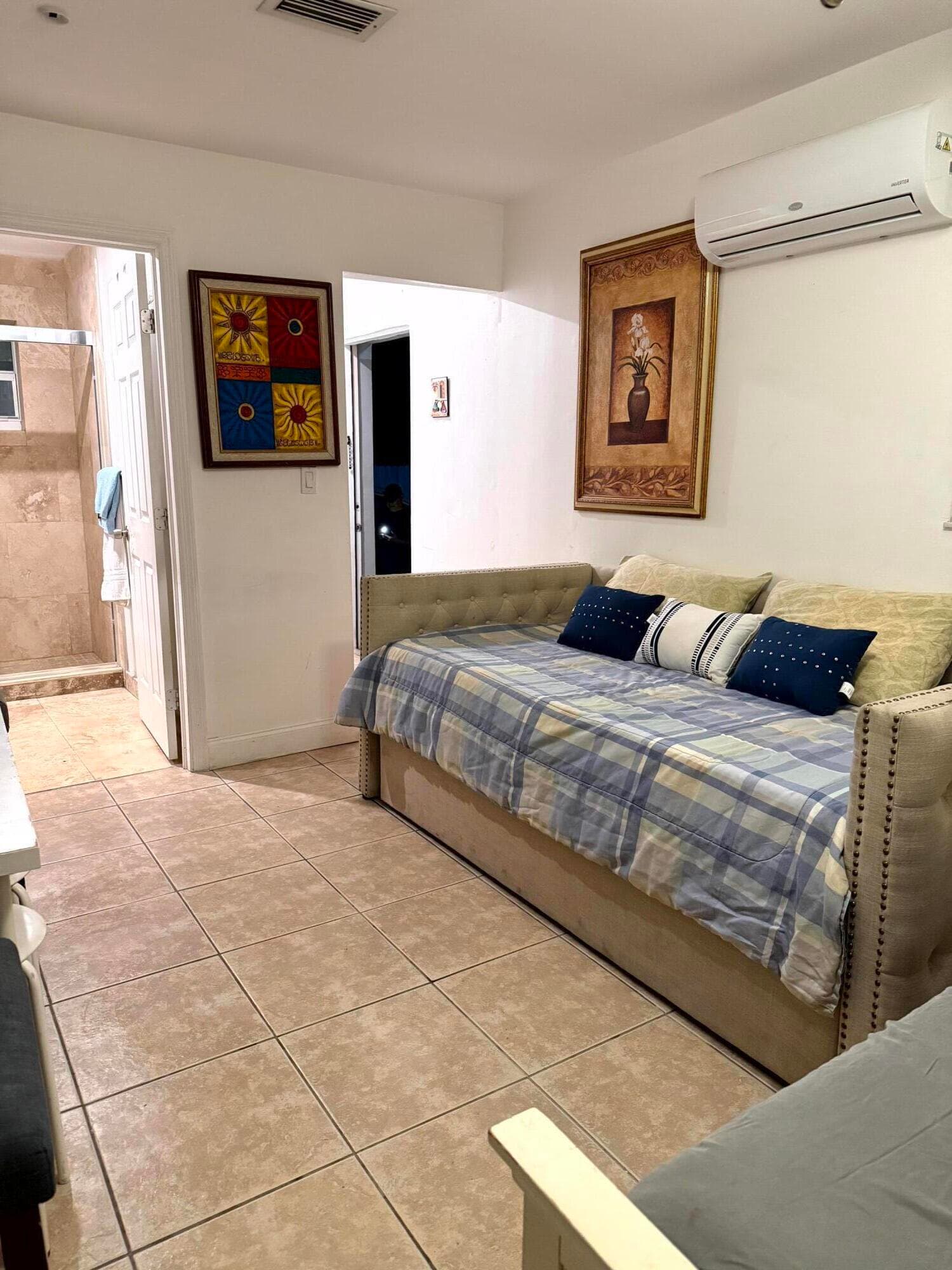 2452 Madison Street Side, Hollywood, FL 33020 — photo 3 of 6