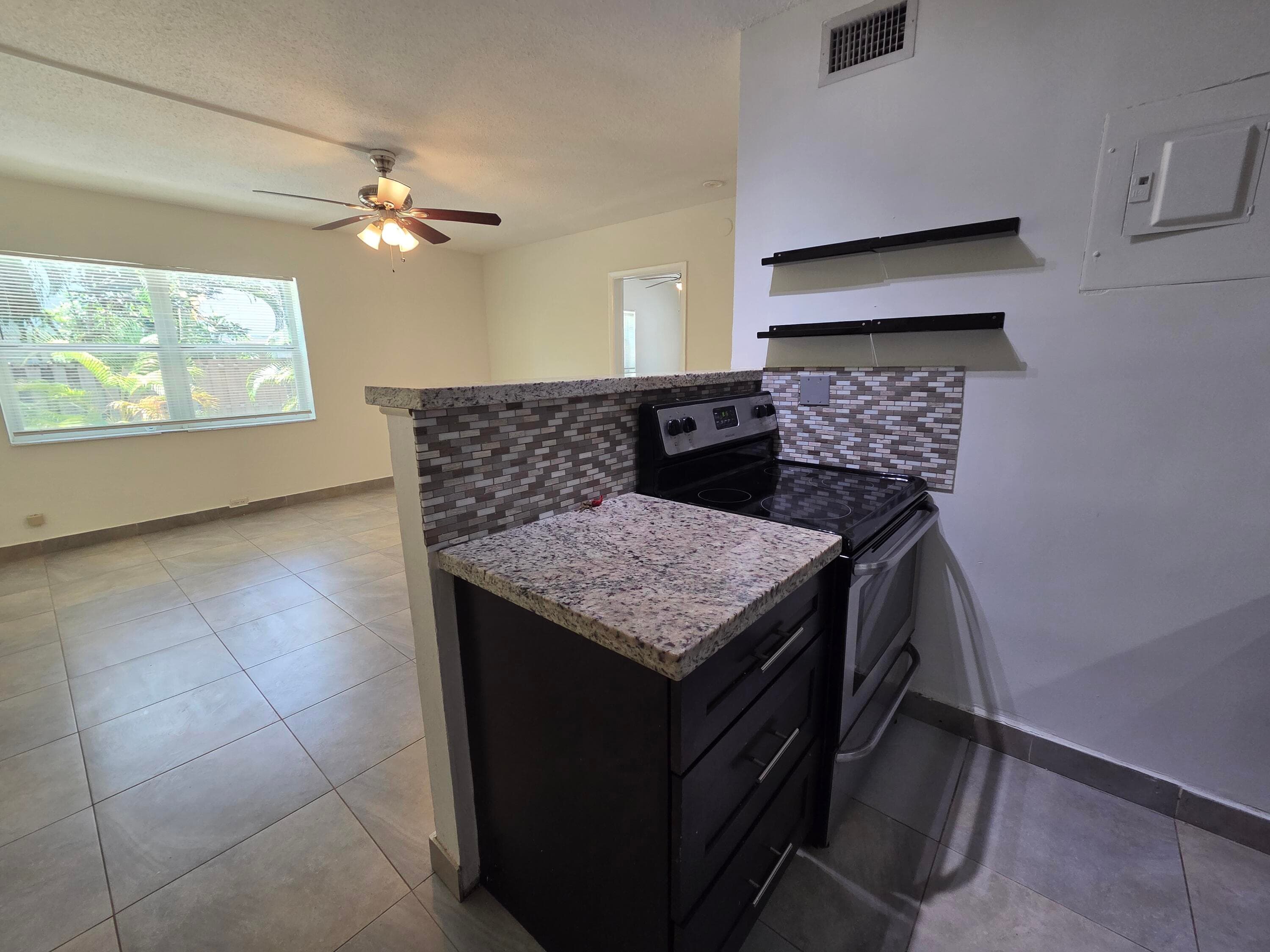 720 NE 2nd Street 2, Fort Lauderdale, FL 33301 — photo 5 of 14