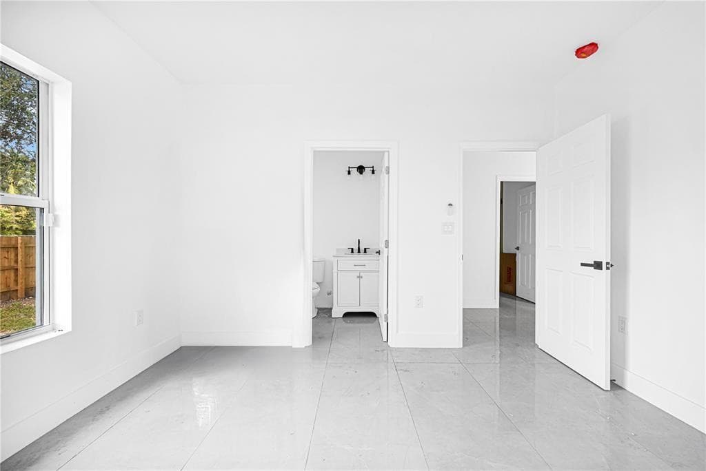 7990 NW 8th Avenue, Miami, FL 33150 — photo 11 of 37