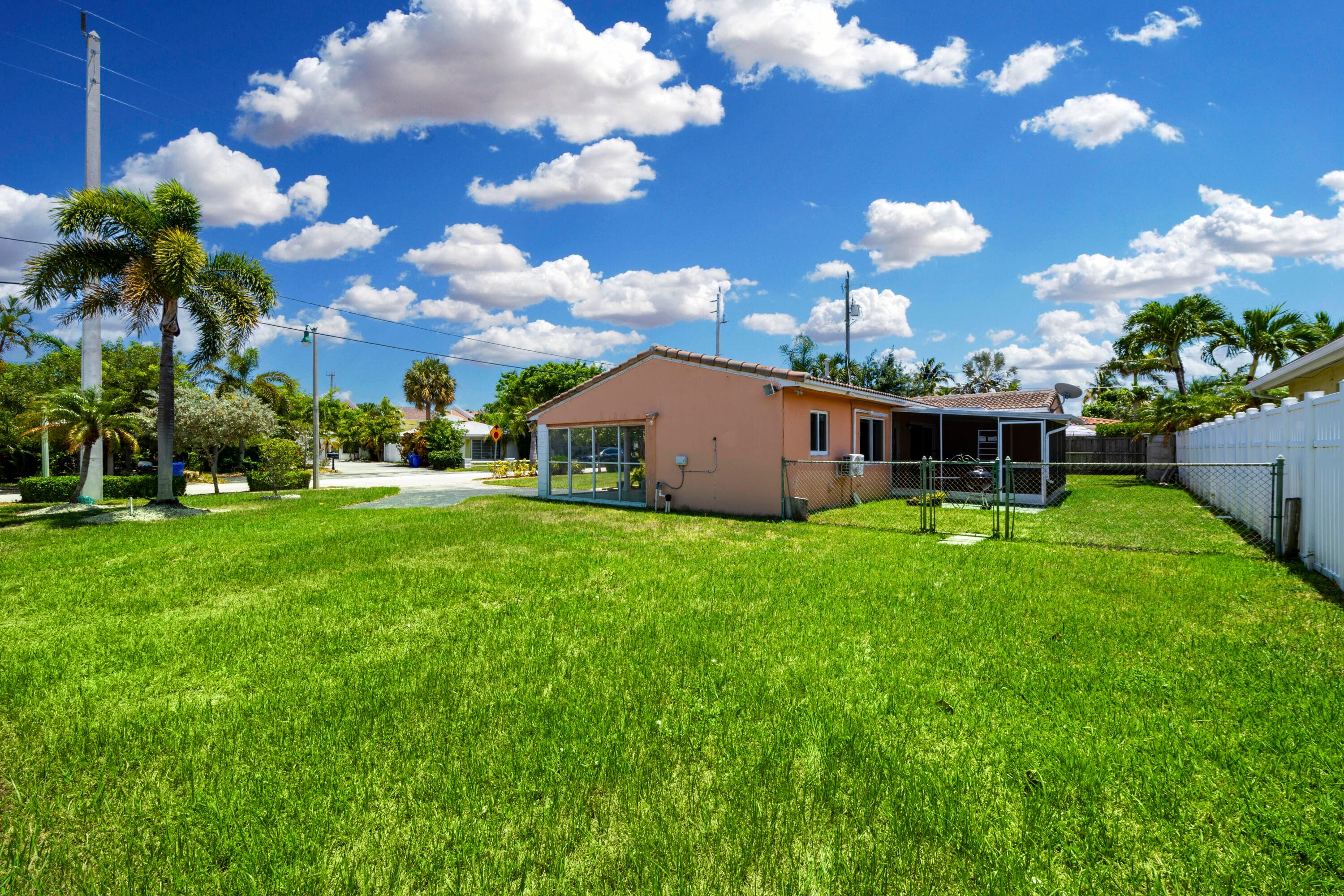 4511 Seagrape Drive, Lauderdale-By-The-Sea, FL 33308 — photo 17 of 33