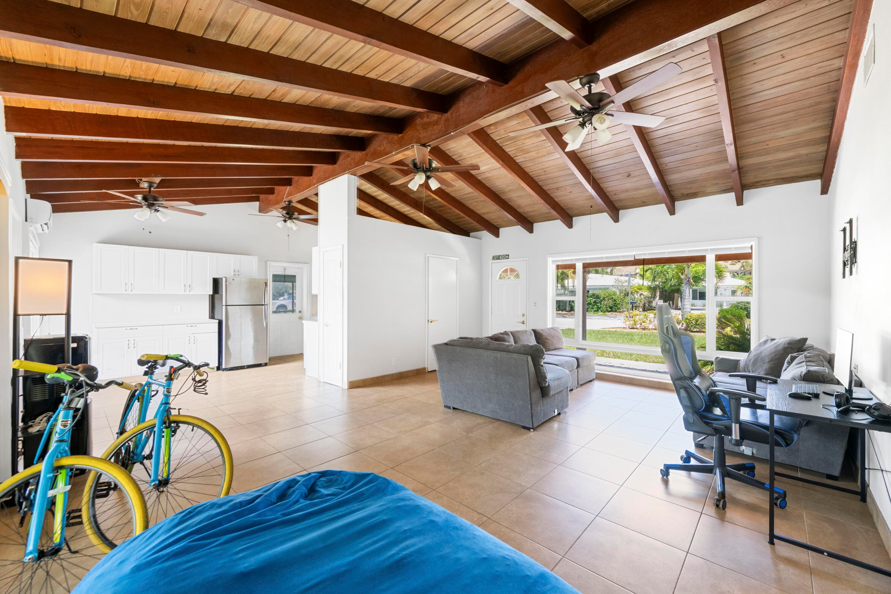 4511 Seagrape Drive, Lauderdale-By-The-Sea, FL 33308 — photo 3 of 33
