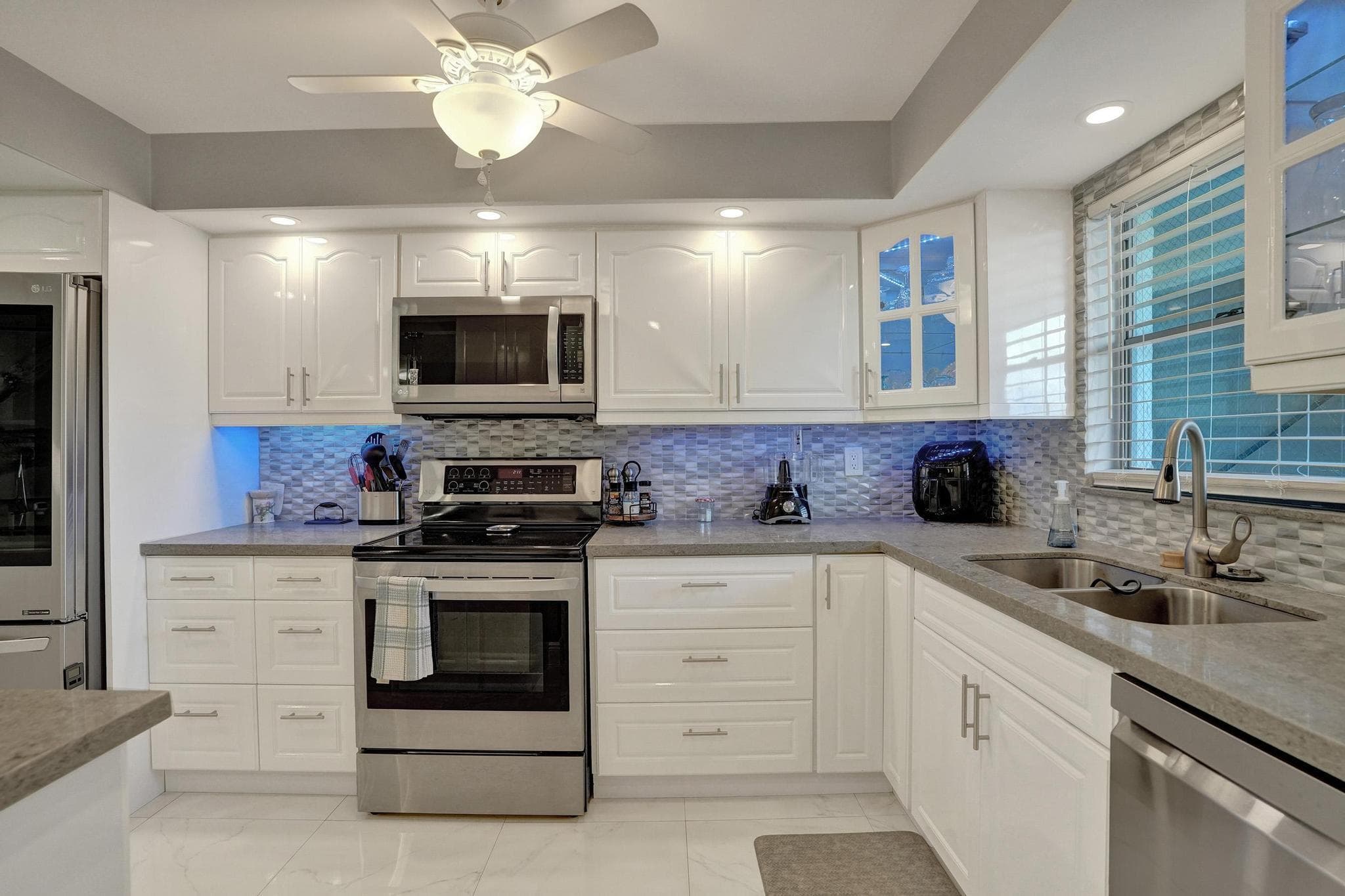 5860 NW 44th Street 314, Lauderhill, FL 33319 — photo 7 of 41