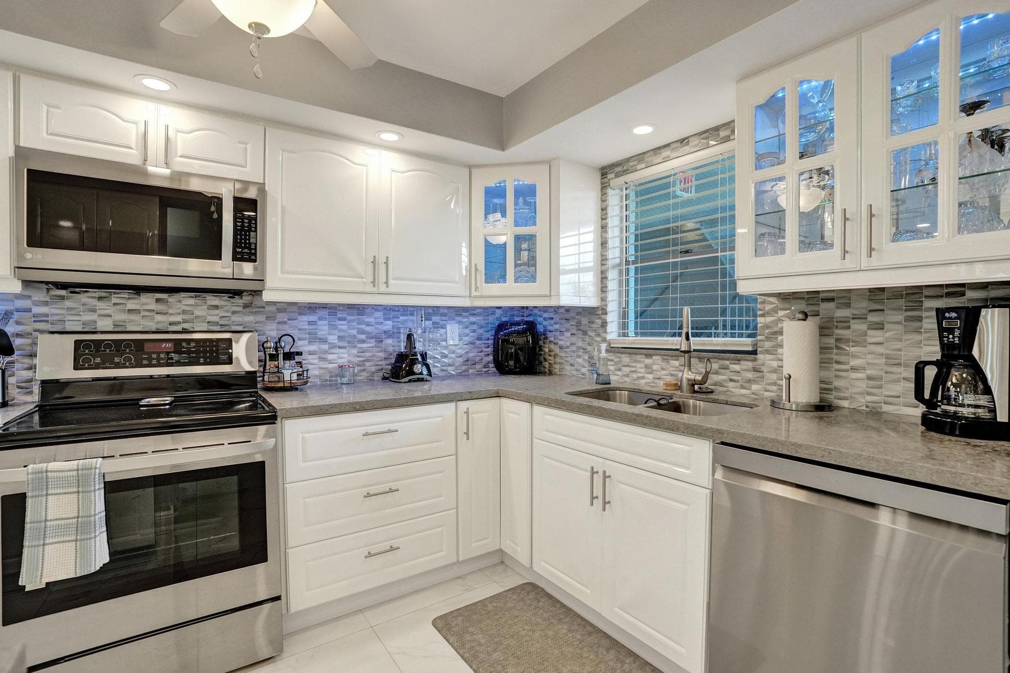 5860 NW 44th Street 314, Lauderhill, FL 33319 — photo 8 of 41