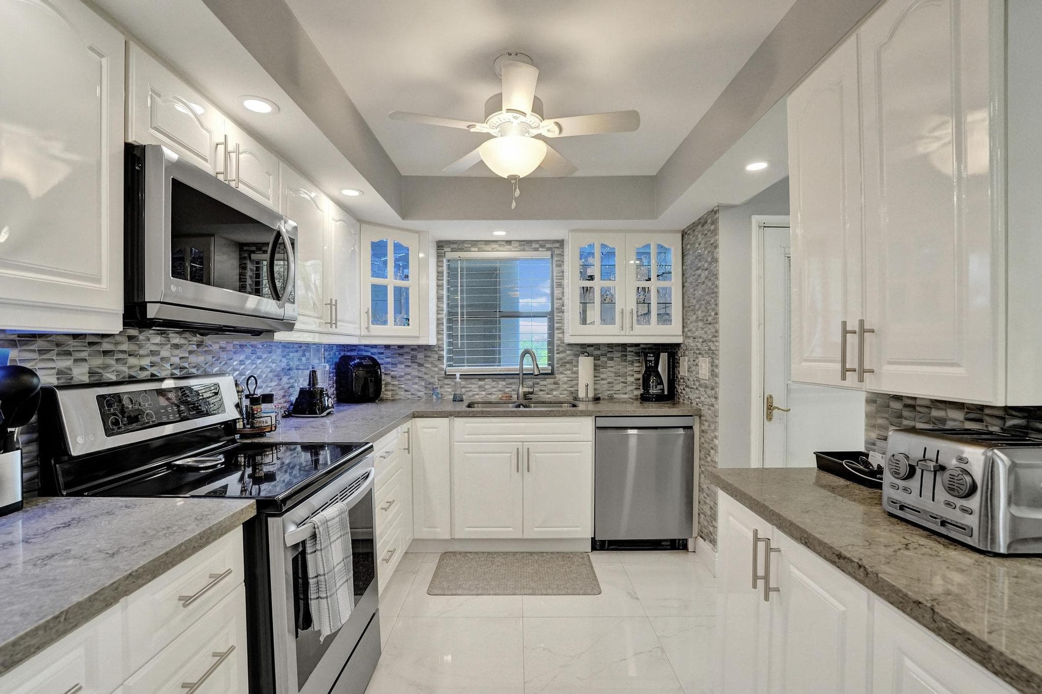 5860 NW 44th Street 314, Lauderhill, FL 33319 — photo 12 of 41