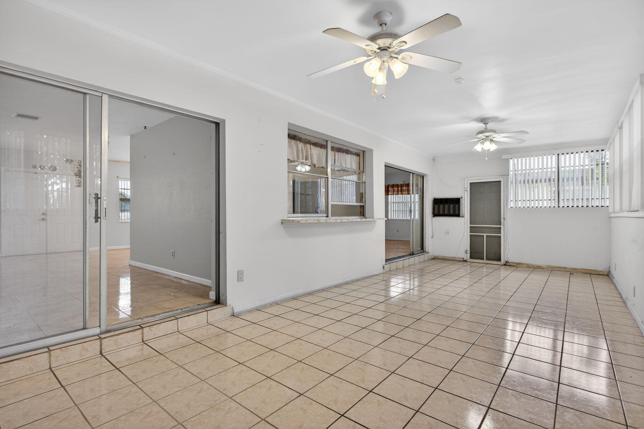 2540 NW 34th Terrace, Lauderdale Lakes, FL 33311 — photo 11 of 47
