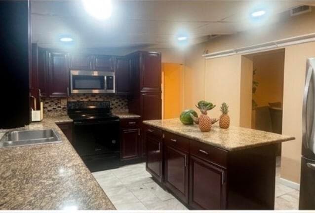 729 Ilex Court, West Palm Beach, FL 33403 — photo 3 of 7