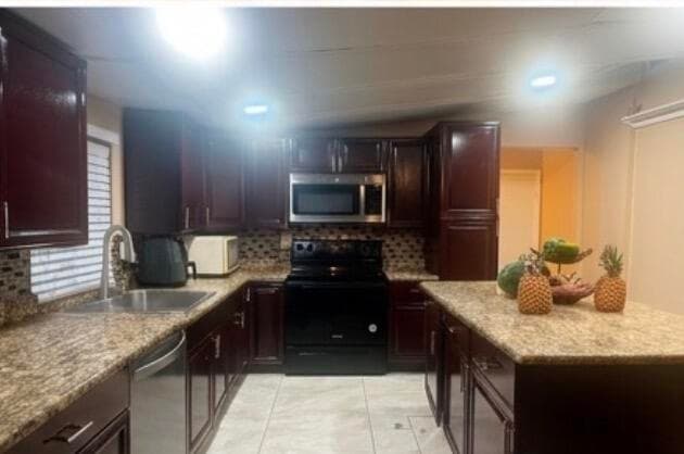729 Ilex Court, West Palm Beach, FL 33403 — photo 5 of 7