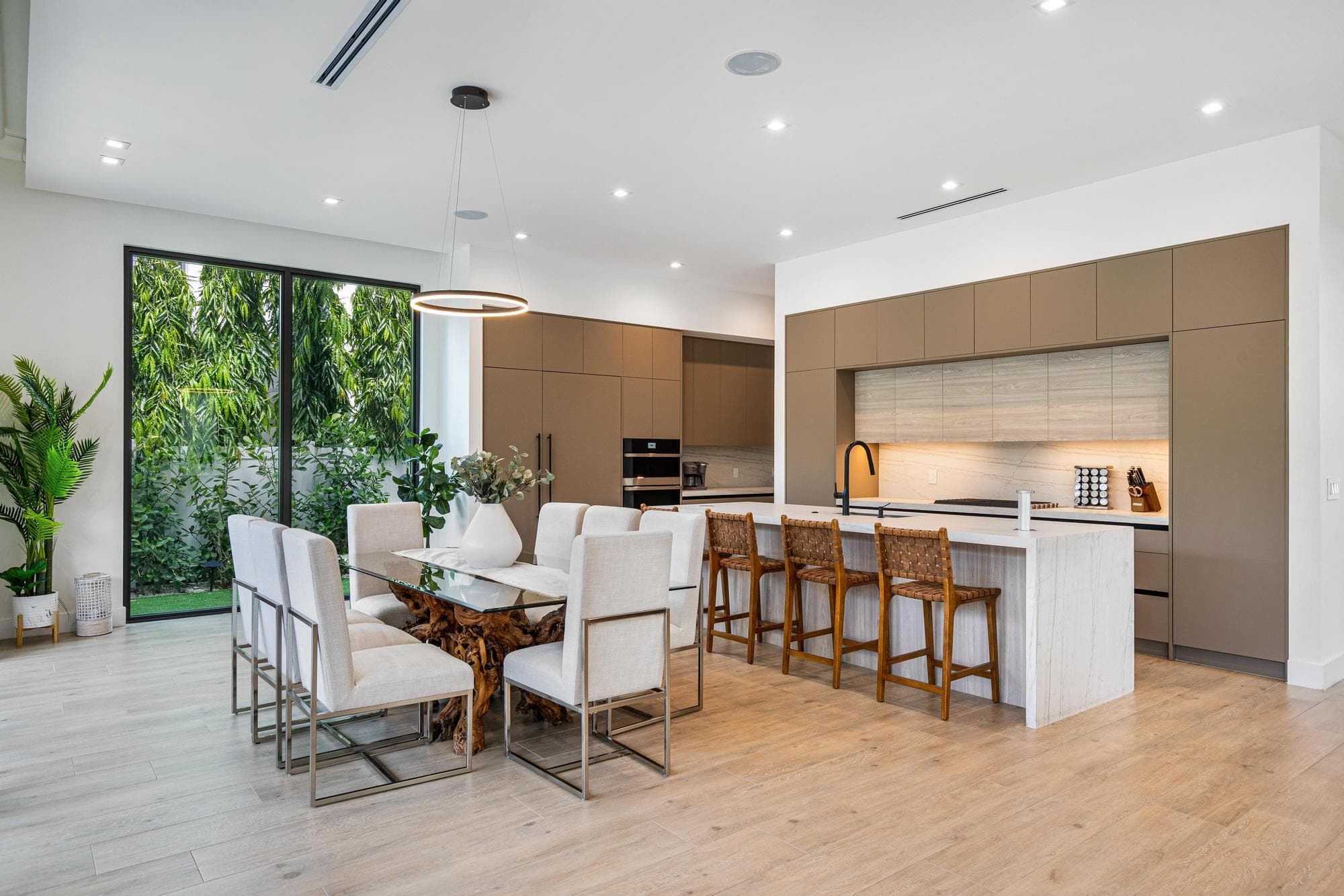 719 N Victoria Park Road, Fort Lauderdale, FL 33304 — photo 4 of 40