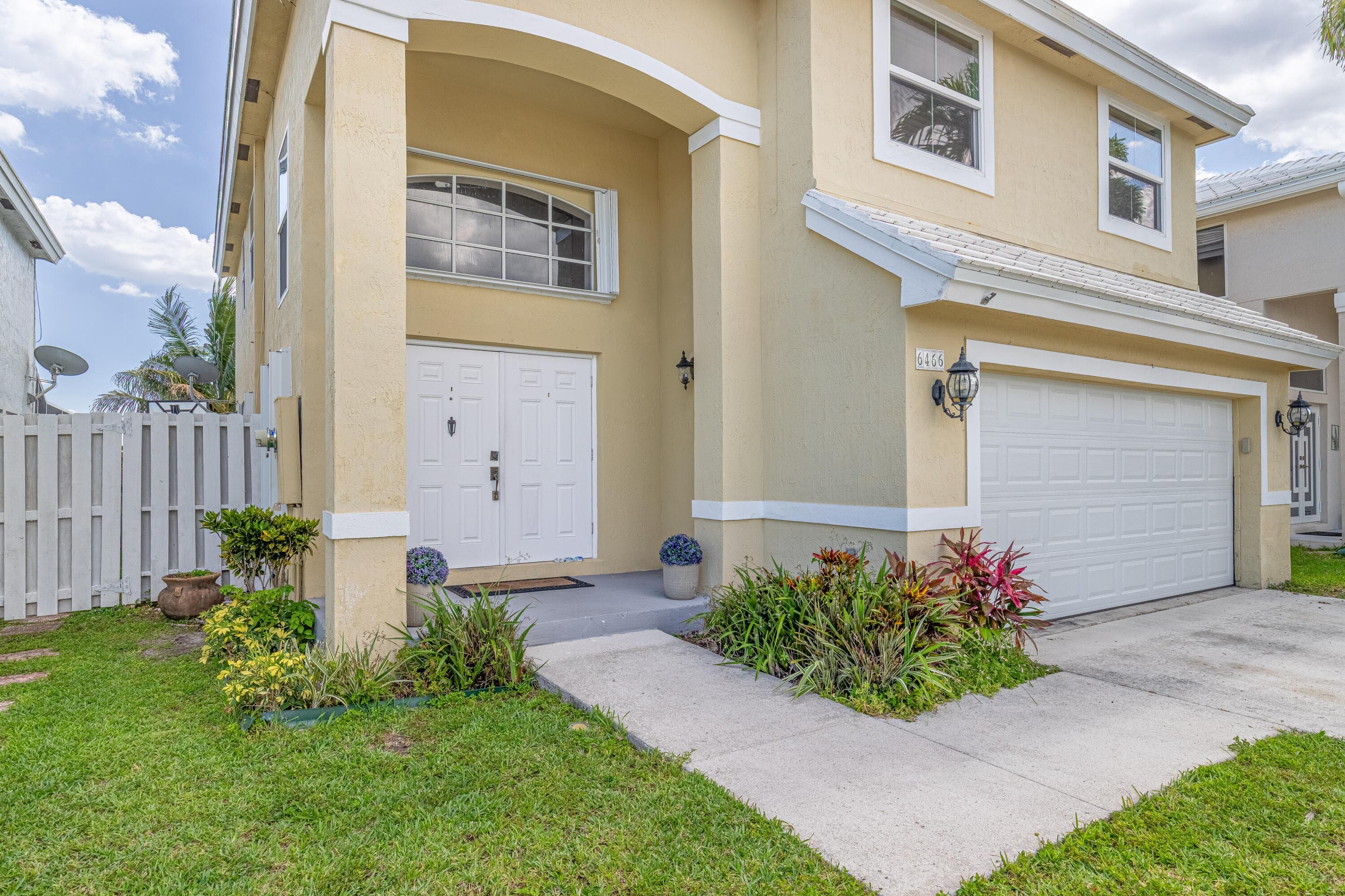 6466 Buena Vista Drive, Margate, FL 33063 — photo 3 of 44