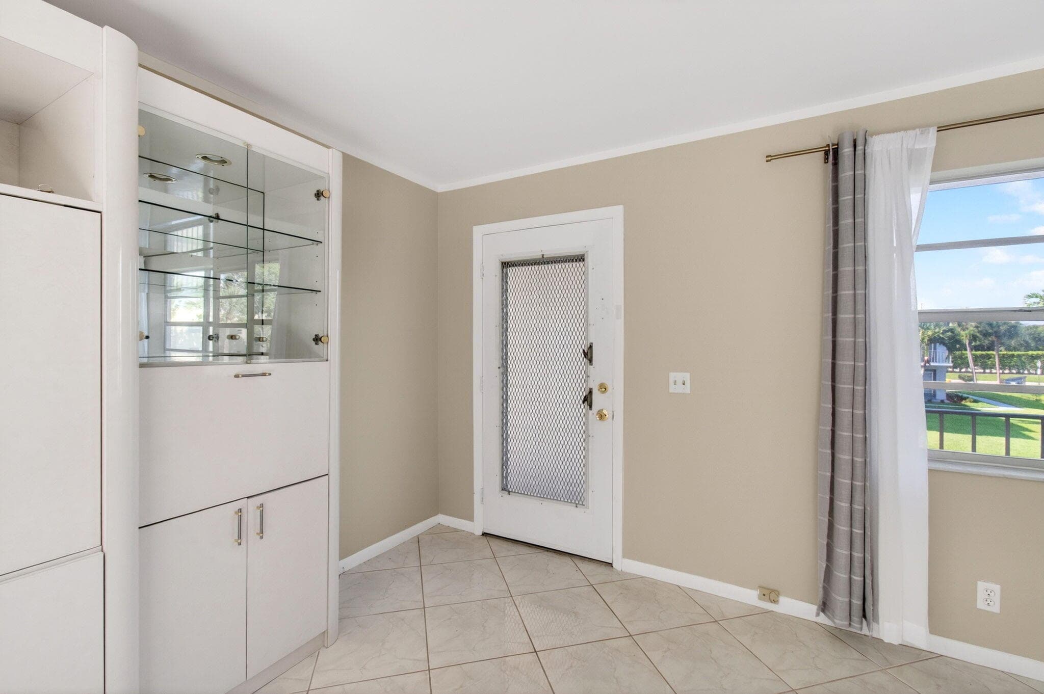 95 Burgundy B, Delray Beach, FL 33484 — photo 3 of 52