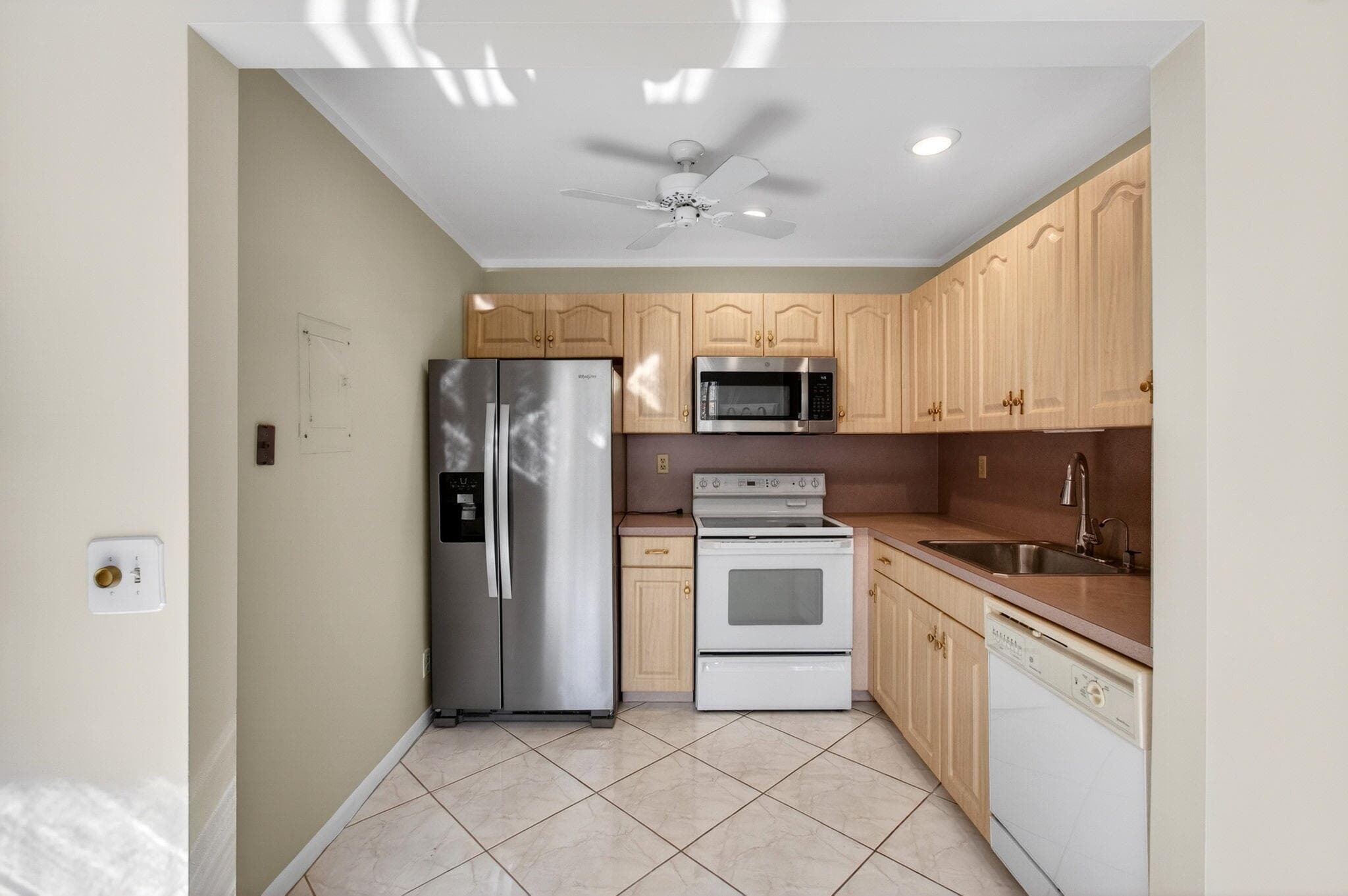 95 Burgundy B, Delray Beach, FL 33484 — photo 13 of 52