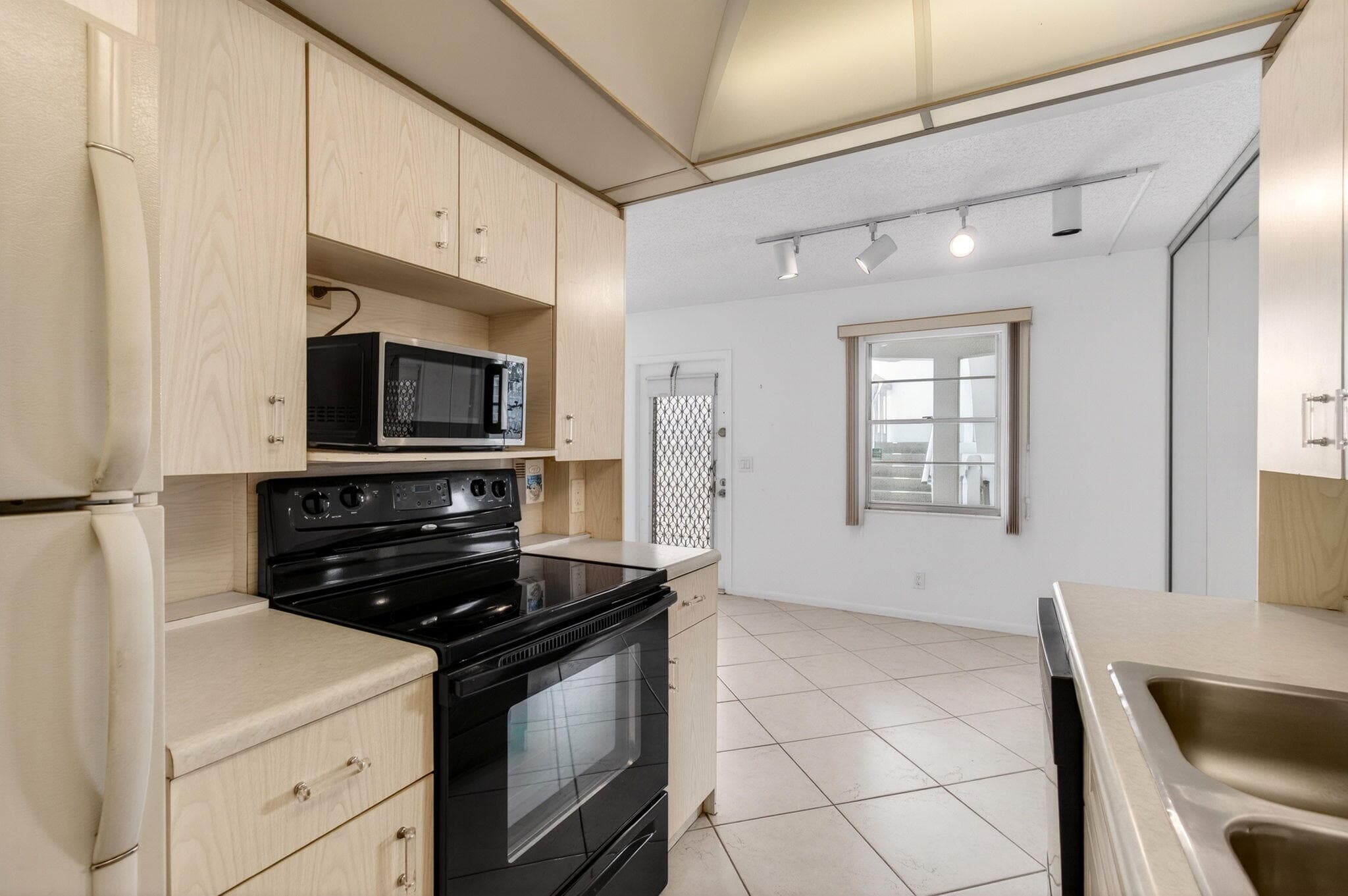 2027 Exeter B, Boca Raton, FL 33434 — photo 26 of 100