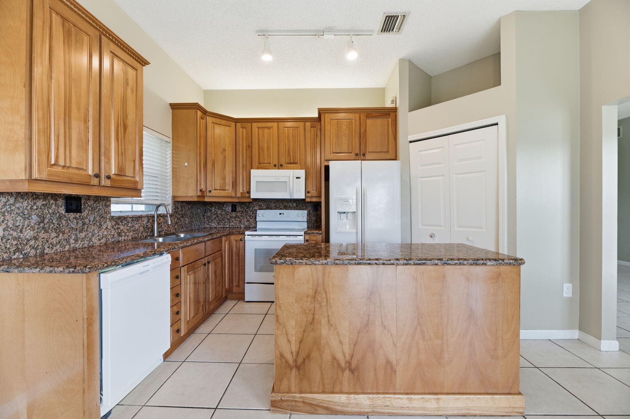 345 W Cypress Cove Circle, Davie, FL 33325 — photo 5 of 25