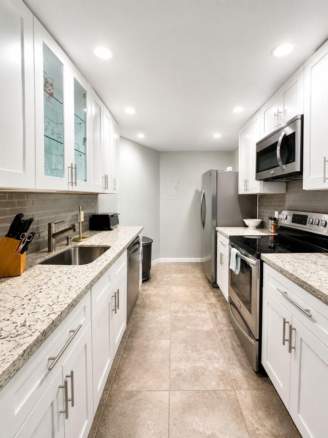 1200 Hibiscus Avenue 806, Pompano Beach, FL 33062 — photo 3 of 11