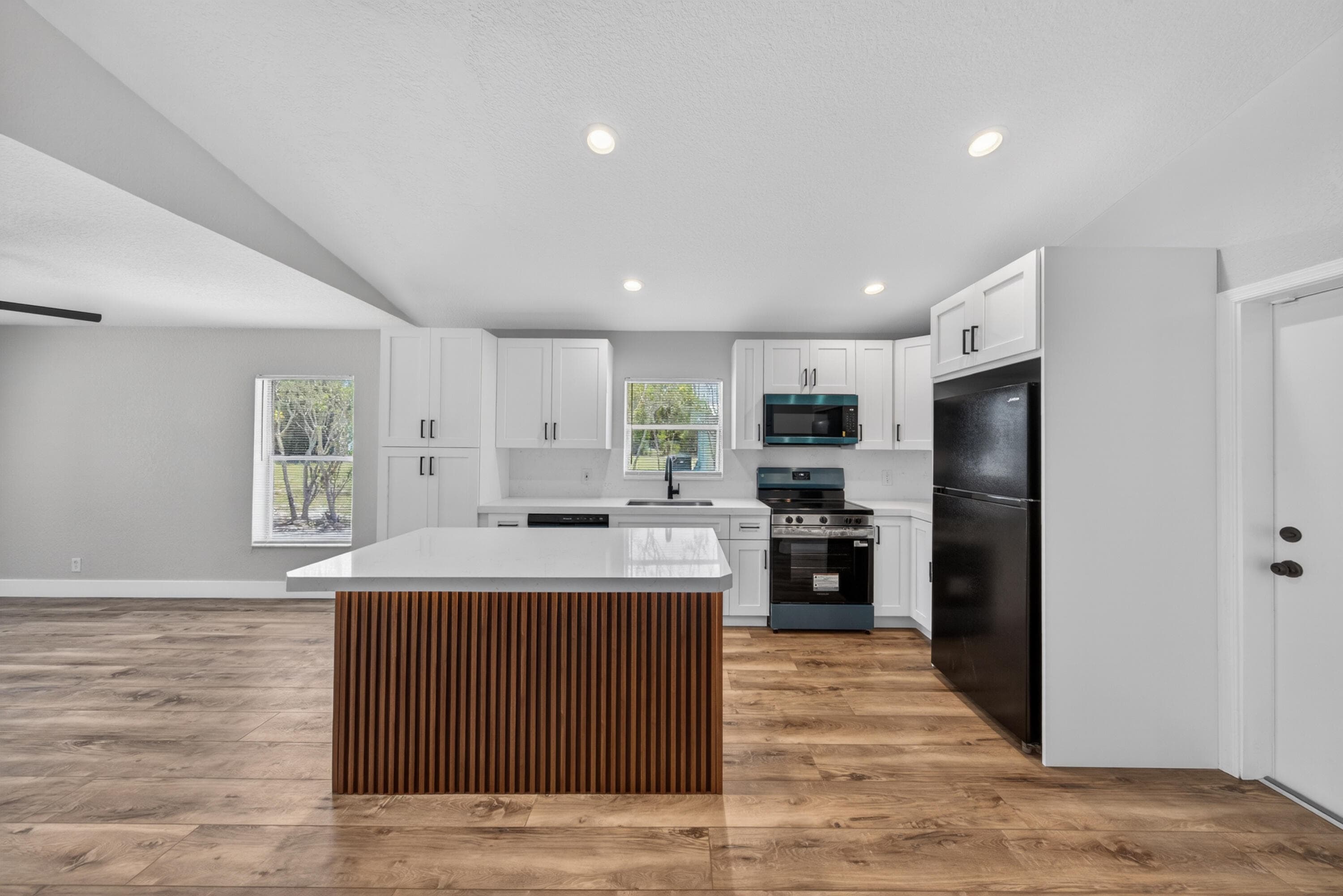 351 NW 8th Avenue, Delray Beach, FL 33444 — photo 3 of 34
