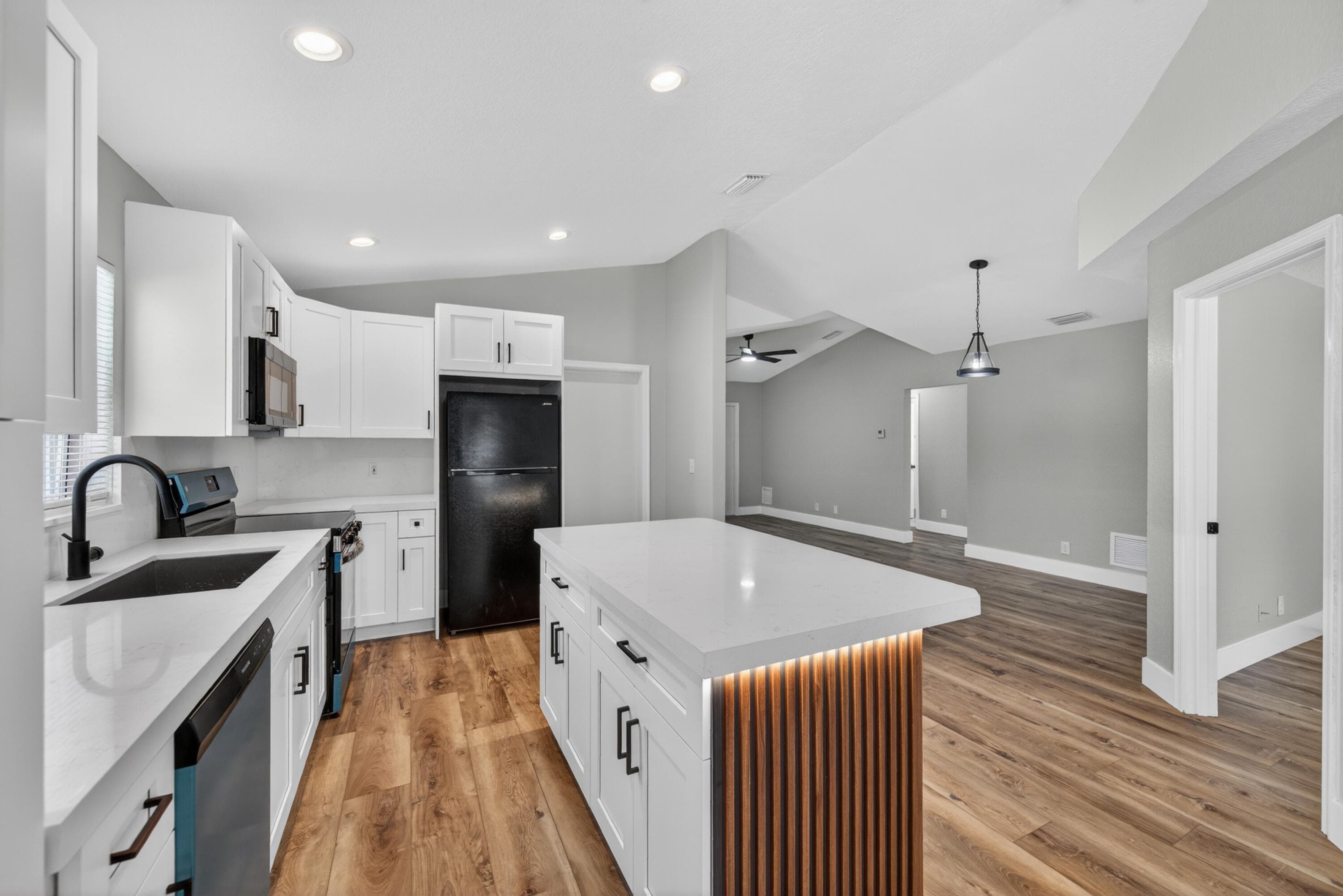 351 NW 8th Avenue, Delray Beach, FL 33444 — photo 5 of 34