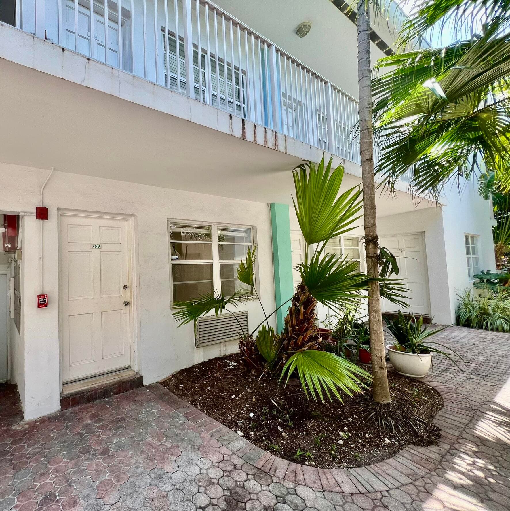 901 Meridian Avenue 103, Miami Beach, FL 33139 — photo 3 of 13