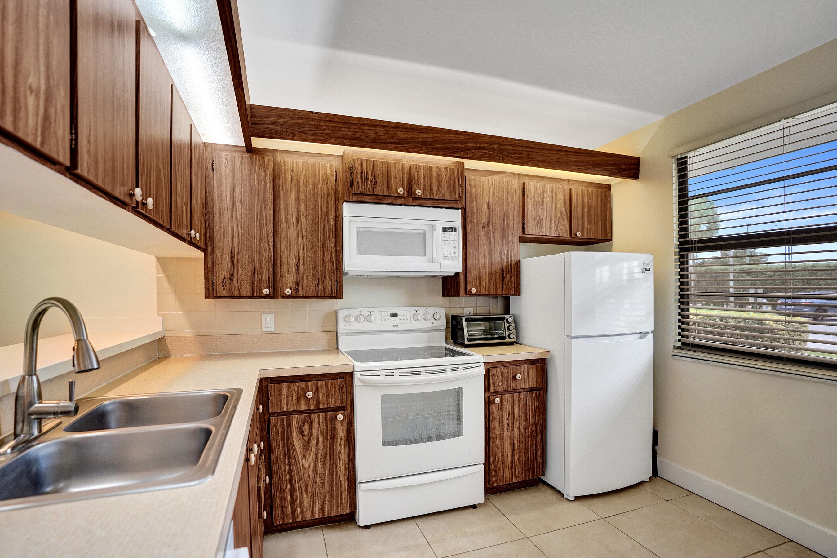 6037 Balboa Circle 101, Boca Raton, FL 33433 — photo 6 of 29