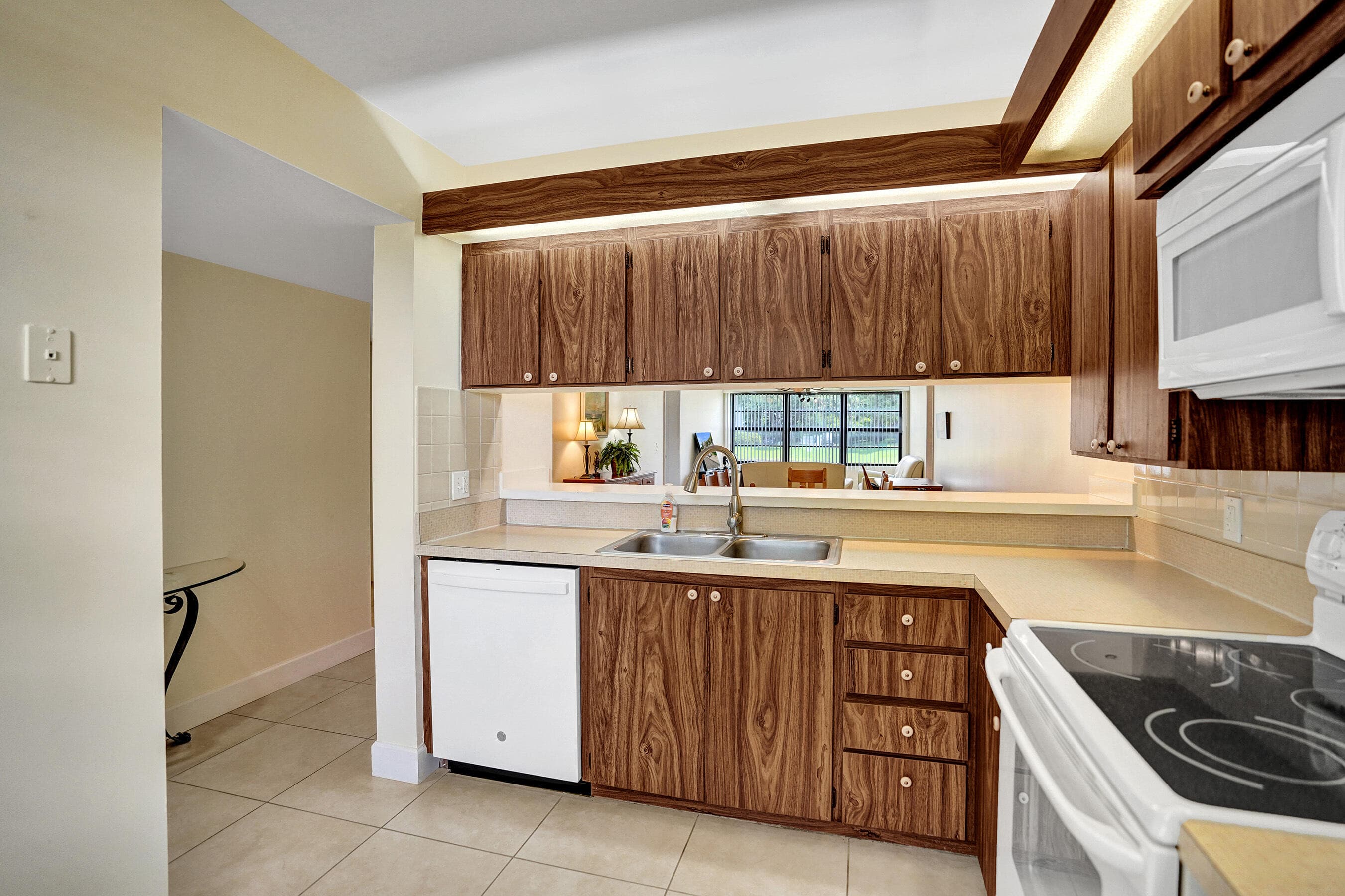 6037 Balboa Circle 101, Boca Raton, FL 33433 — photo 5 of 29