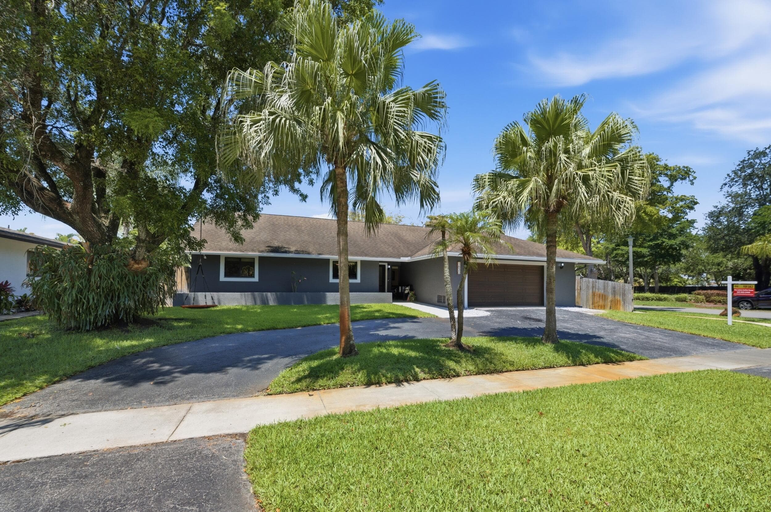 1630 NW 118th Avenue, Pembroke Pines, FL 33026 — photo 3 of 35