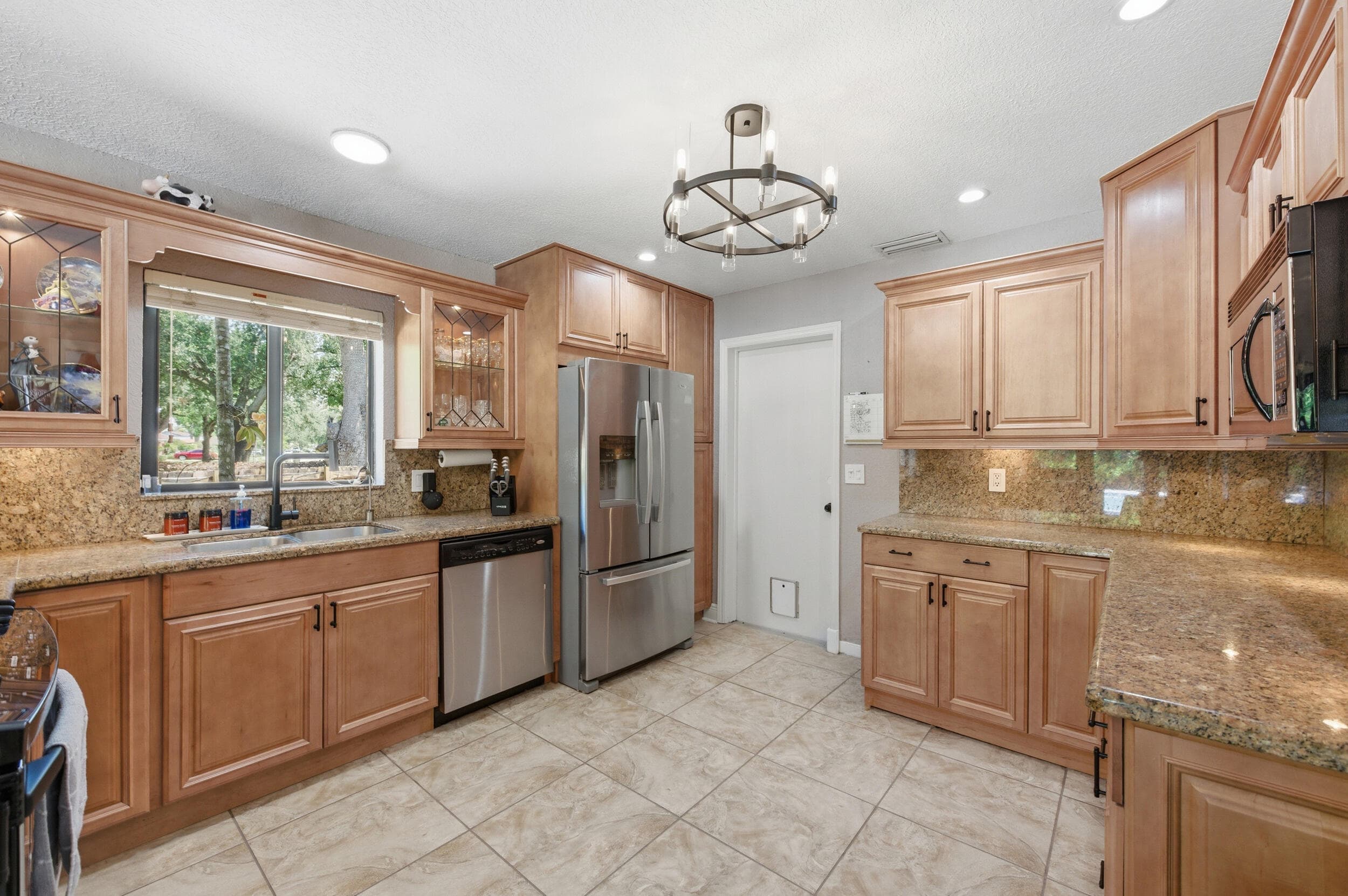 1630 NW 118th Avenue, Pembroke Pines, FL 33026 — photo 12 of 35