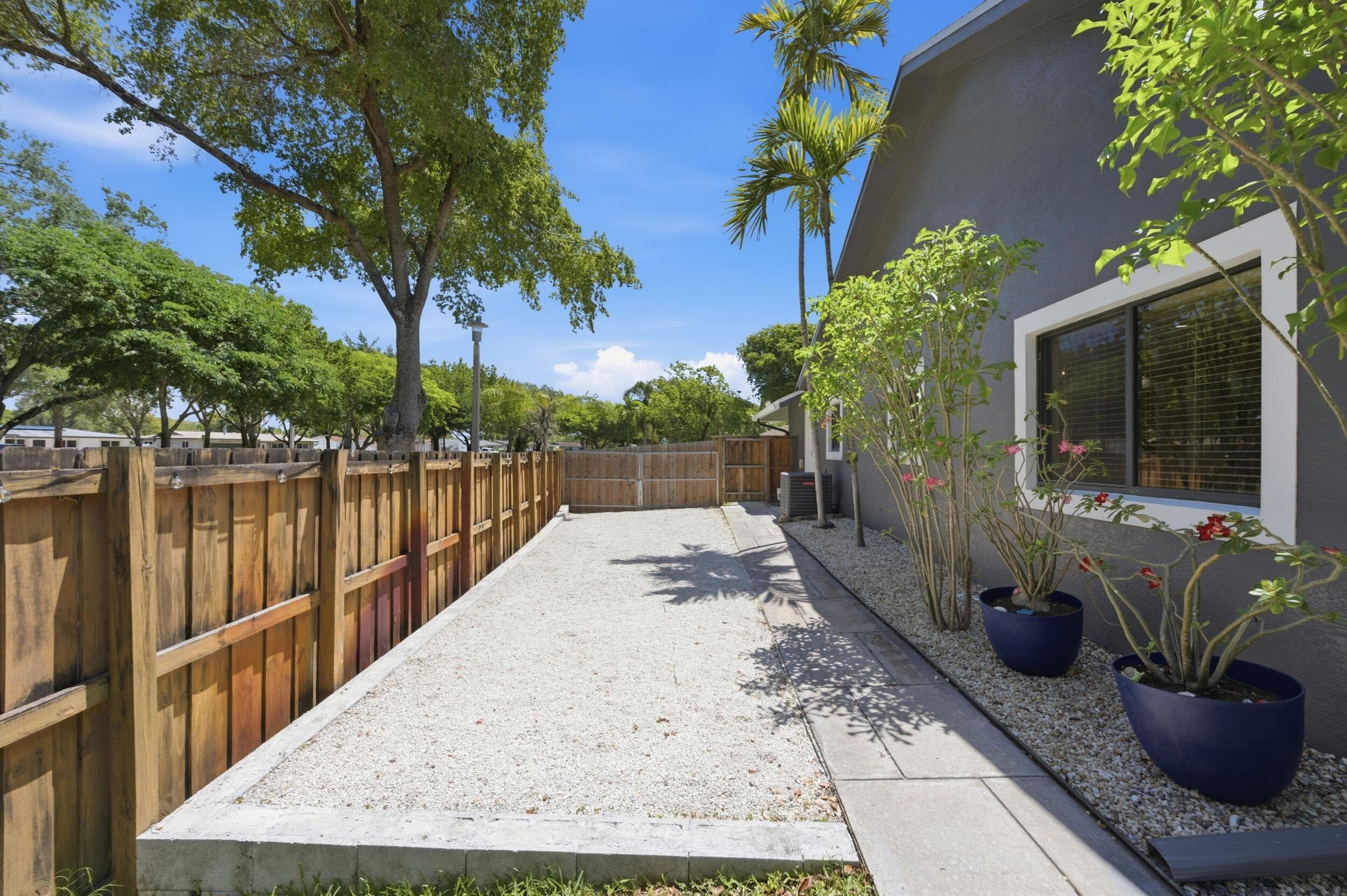 1630 NW 118th Avenue, Pembroke Pines, FL 33026 — photo 31 of 35