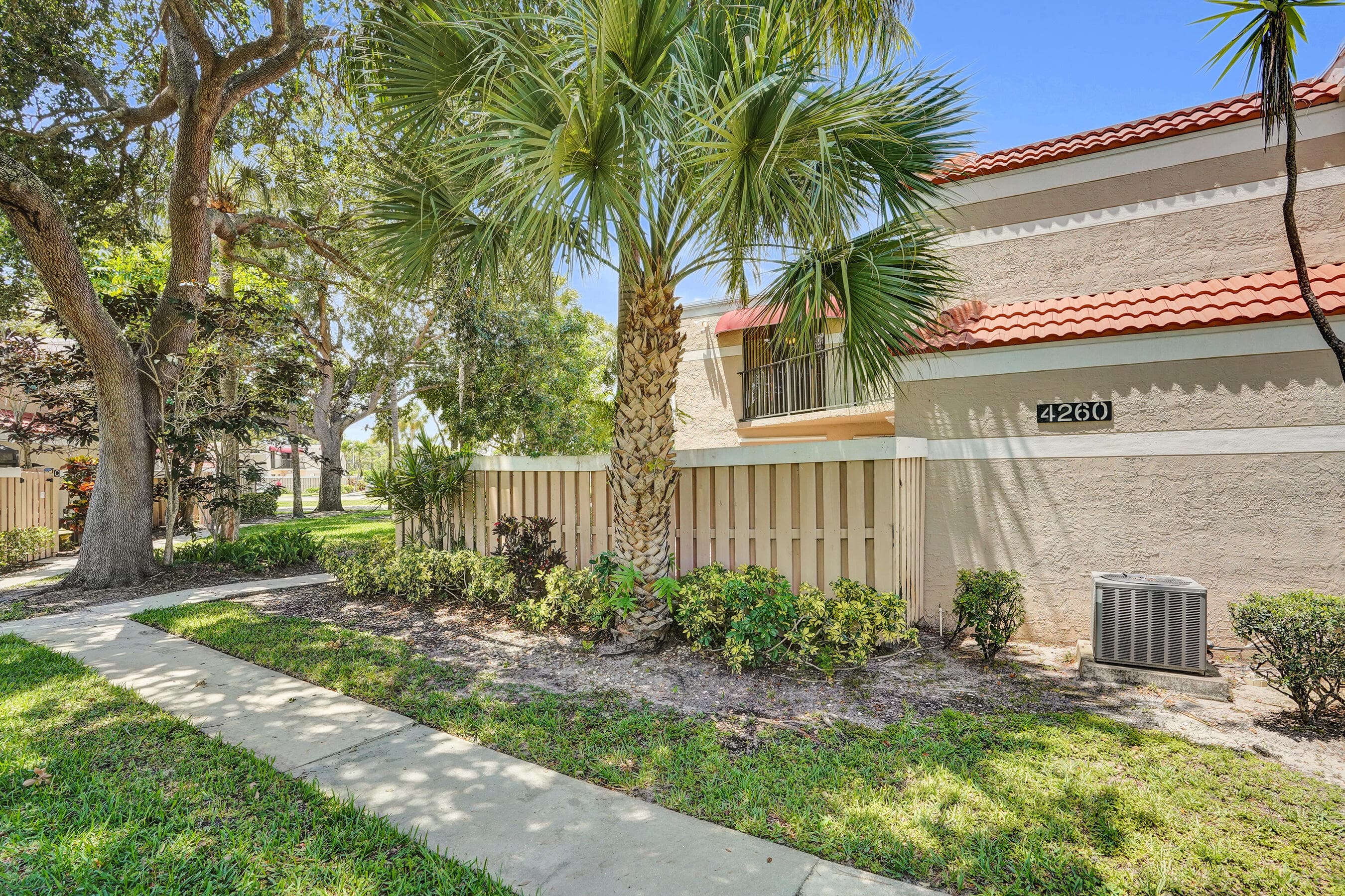 4260 Village Drive D, Delray Beach, FL 33445 — photo 2 of 31